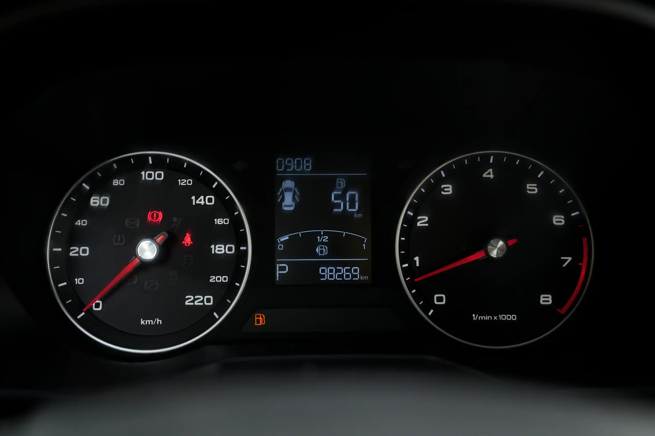 Used 2022 MG 5 Comfort Silver – Odometer / Mileage Reading View at First Choice Cars Sharjah