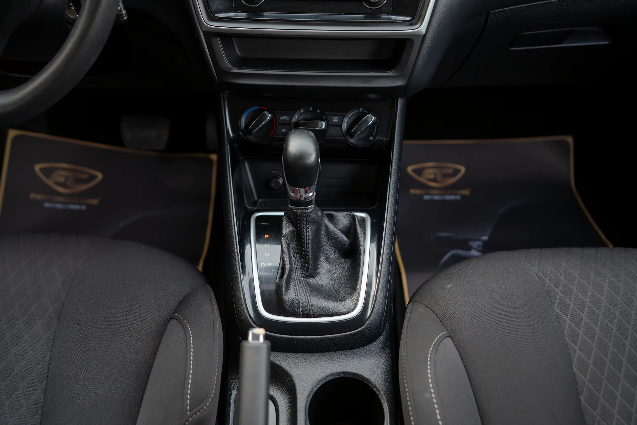 Used 2022 MG 5 Comfort Silver – Center Console & Gear Shifter at First Choice Cars Sharjah