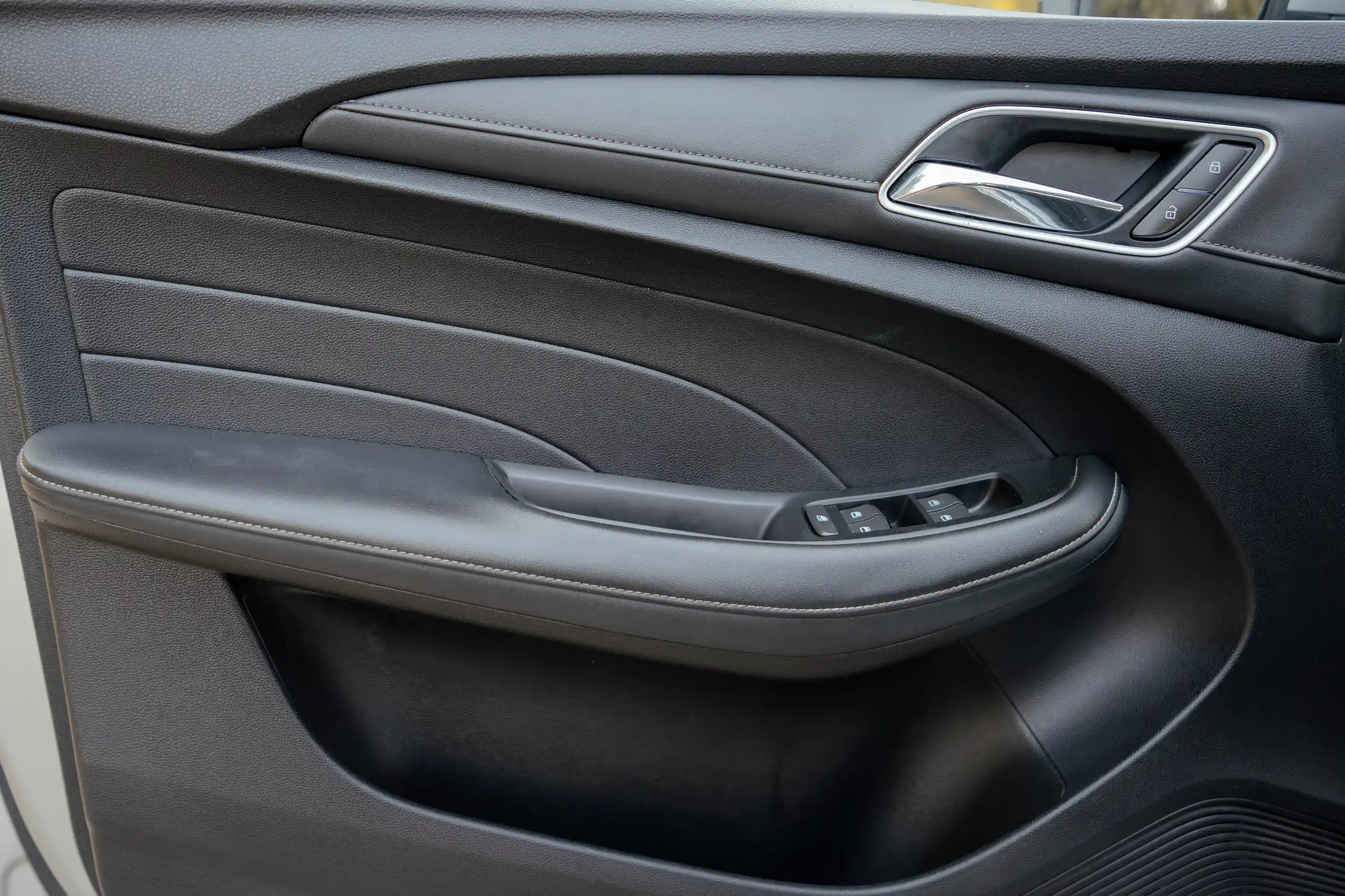 Used 2022 MG 5 Comfort Silver – Driver Door Panel Full View at First Choice Cars Sharjah