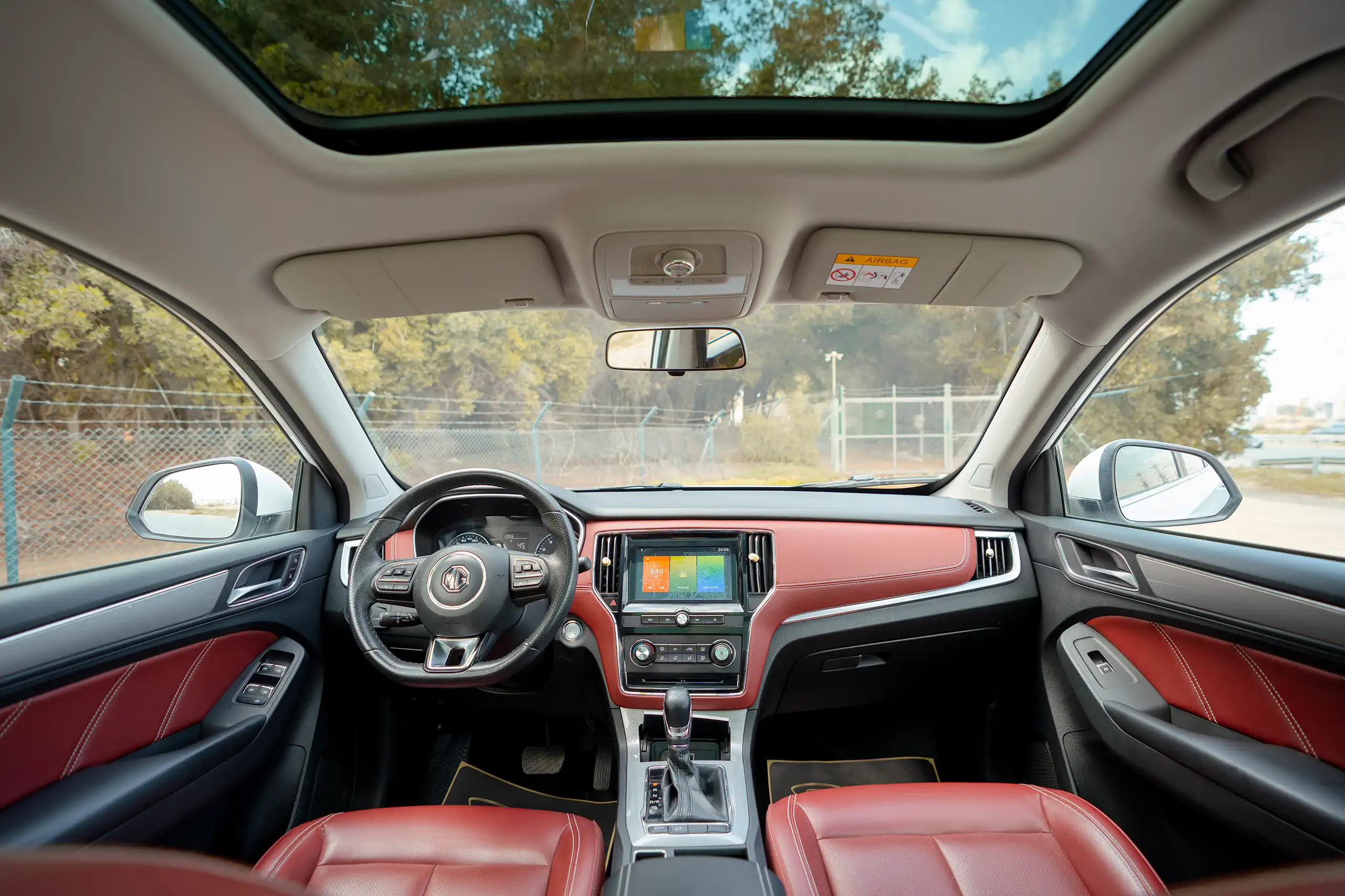 Used 2022 MG RX5 Luxury White – Front Cabin / Dashboard Full View at First Choice Cars Sharjah