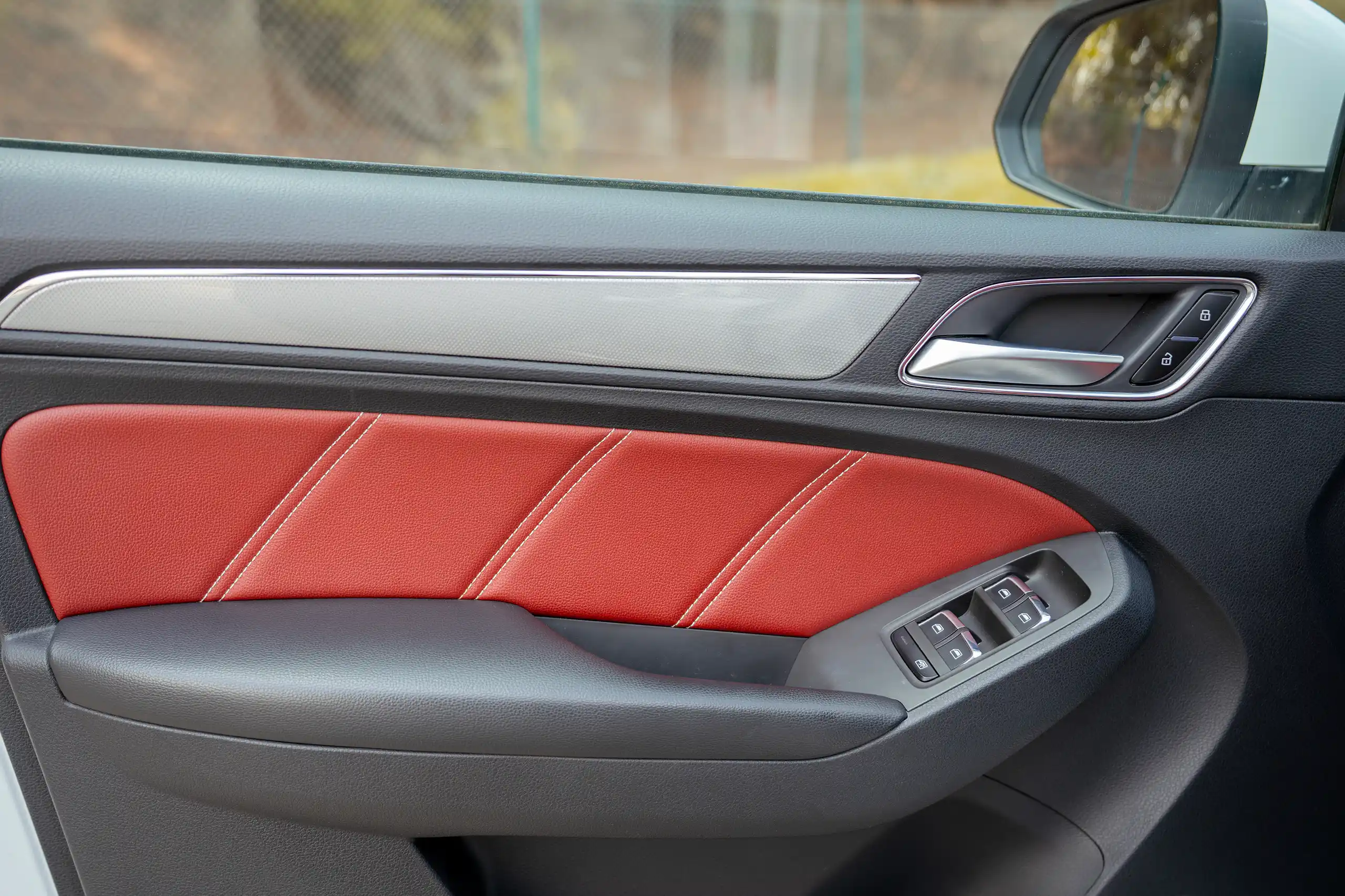 Used 2022 MG RX5 Luxury White – Driver Door Panel Full View at First Choice Cars Sharjah