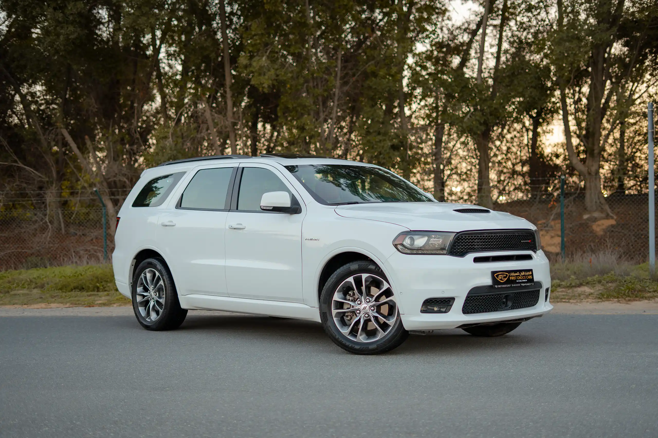 Used 2020 Dodge Durango R/T in White – Right Front Diagonal (45°) View for Sale at First Choice Cars Dubai Sharjah