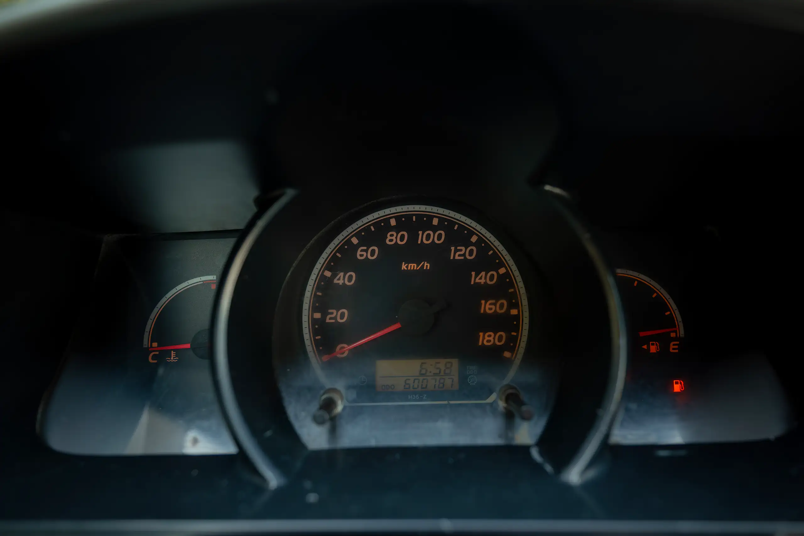 Used 2009 Toyota Hiace GL Standard Roof White – Odometer / Mileage Reading View at First Choice Cars Sharjah