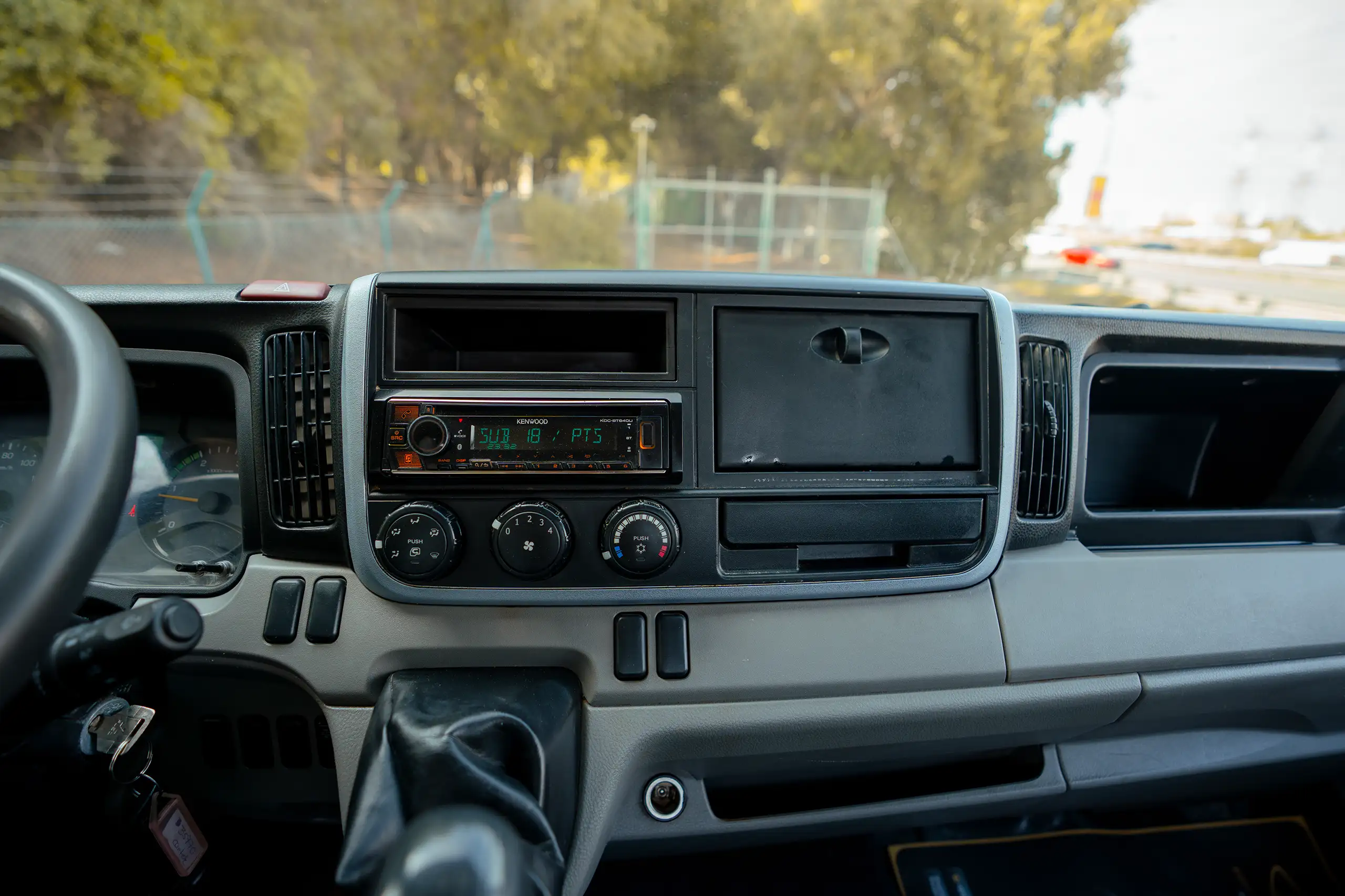Used 2023 Mitsubishi Canter Cargo Body White – Infotainment / Touchscreen System at First Choice Cars Sharjah