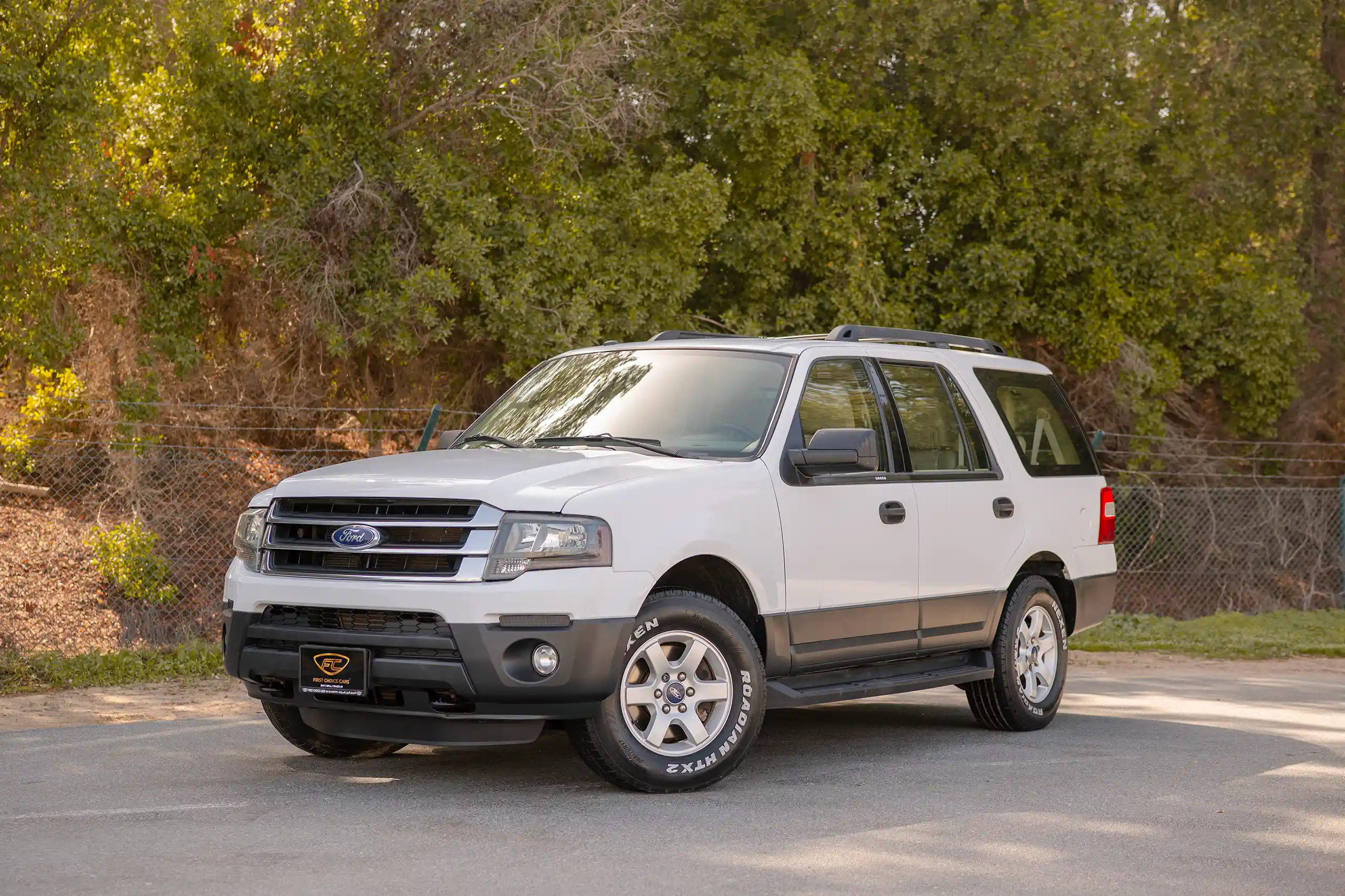 Used 2017 Ford Expedition XLT White – Left Front Diagonal (45°) View at First Choice Cars Sharjah