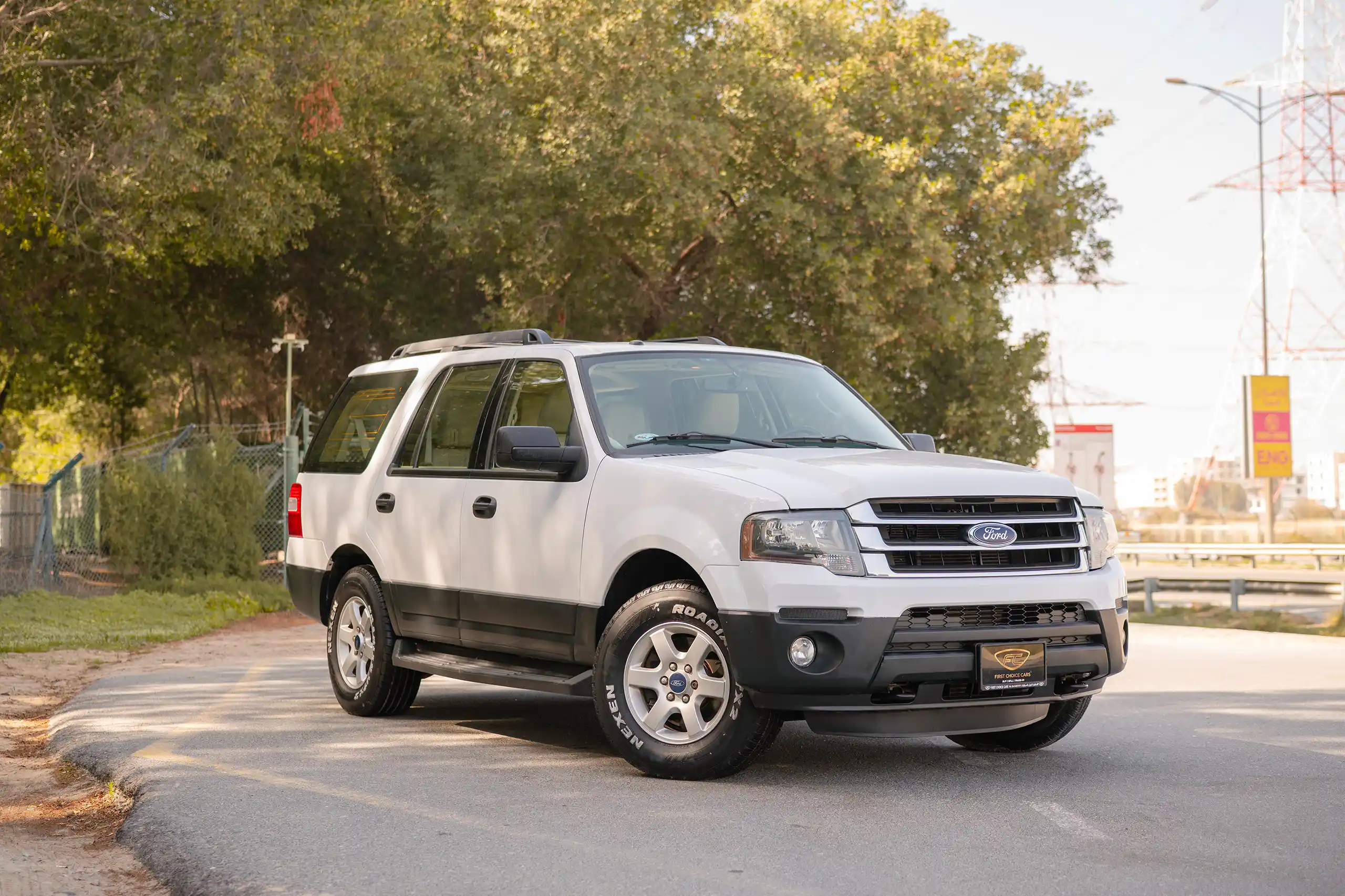 Used 2017 Ford Expedition XLT White – Right Front Diagonal (45°) View at First Choice Cars Sharjah