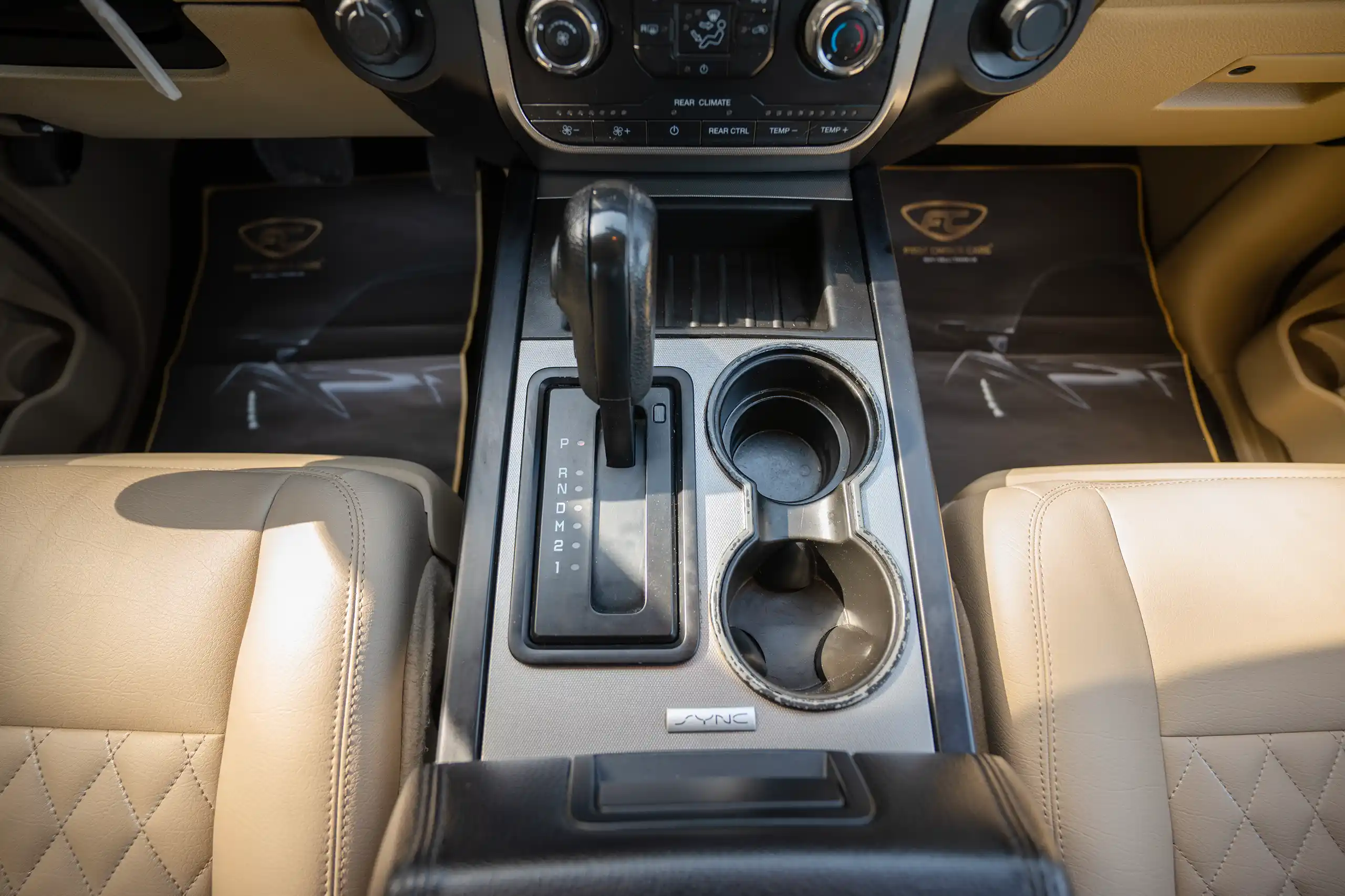 Used 2017 Ford Expedition XLT White – Center Console & Gear Shifter at First Choice Cars Sharjah