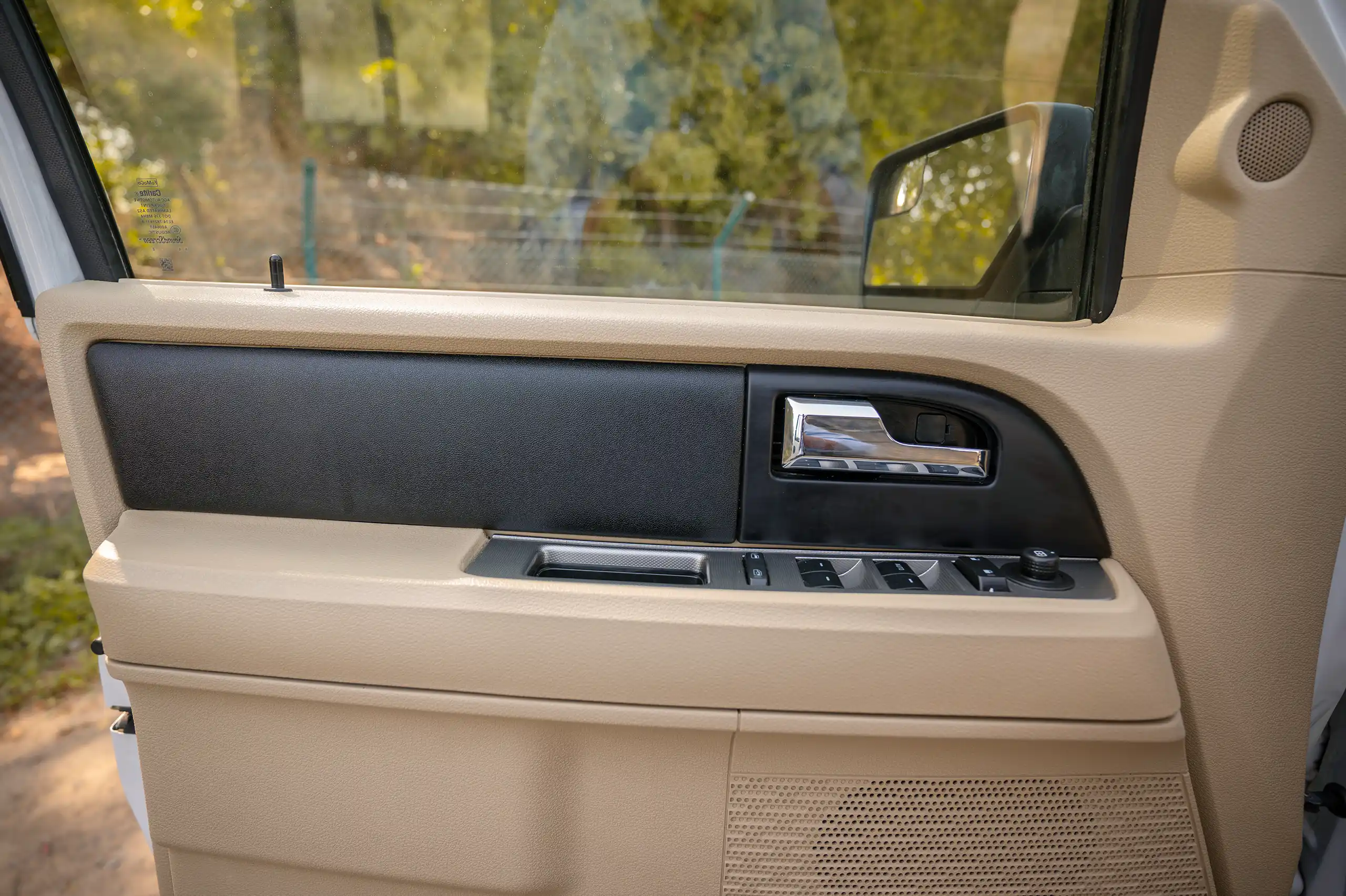 Used 2017 Ford Expedition XLT White – Driver Door Panel Full View at First Choice Cars Sharjah