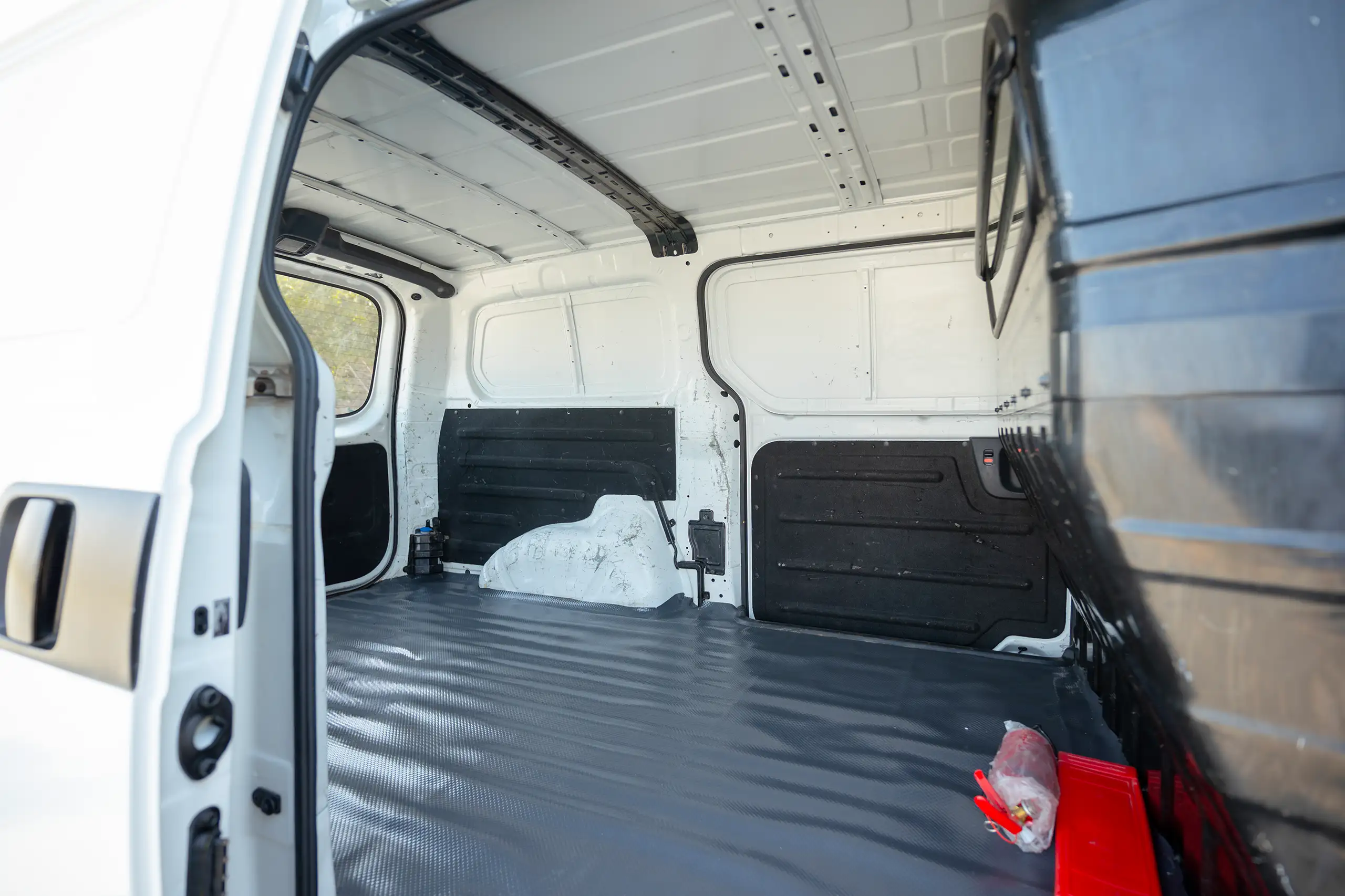 Used 2021 Hyundai H1 Cargo Van White – Delivery Box Right Side Interior View at First Choice Cars Sharjah