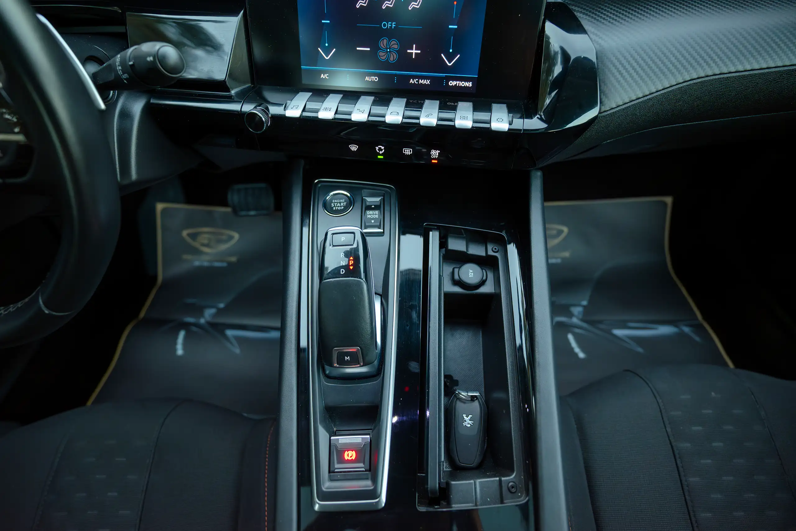 Used 2023 Peugeot 508 Allure in White – Center Console & Gear Shifter for Sale at First Choice Cars Dubai Sharjah