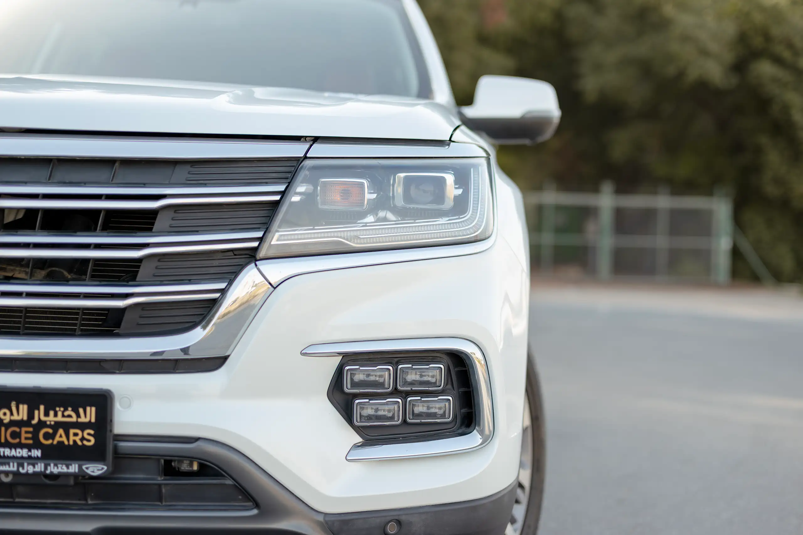 Used 2022 MG RX8 Luxury in White – Headlight Close-up for Sale at First Choice Cars Dubai Sharjah