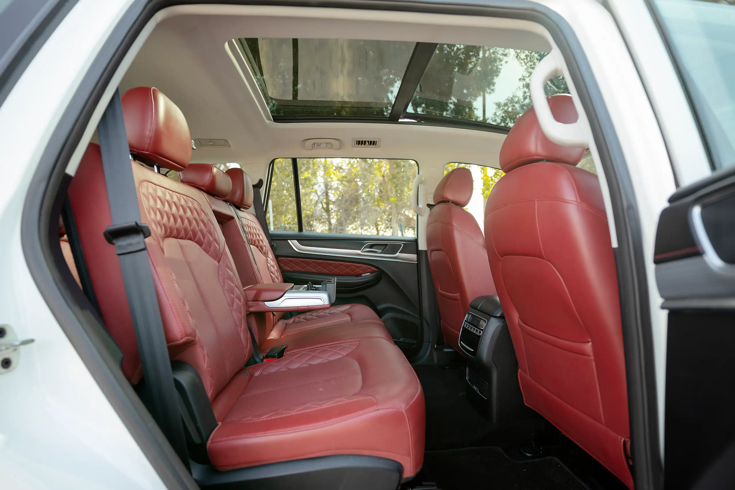 Used 2022 MG RX8 Luxury in White – Rear Passenger Side Cabin View for Sale at First Choice Cars Dubai Sharjah