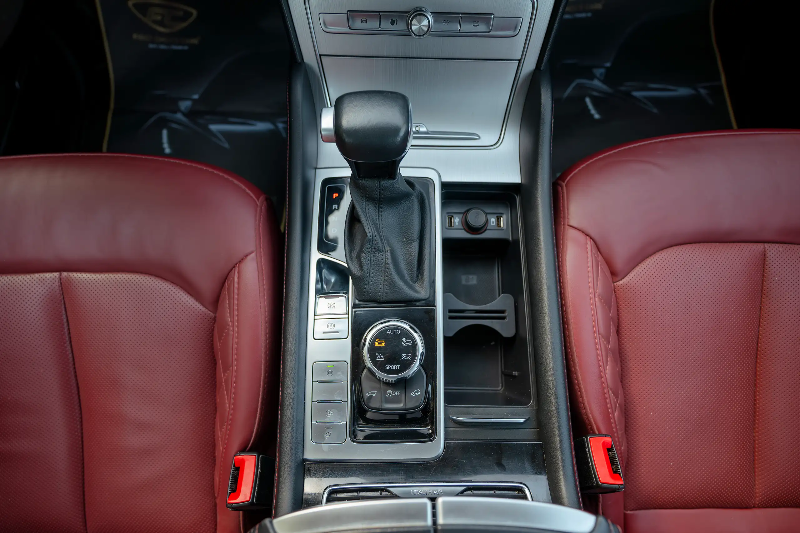 Used 2022 MG RX8 Luxury in White – Center Console & Gear Shifter for Sale at First Choice Cars Dubai Sharjah