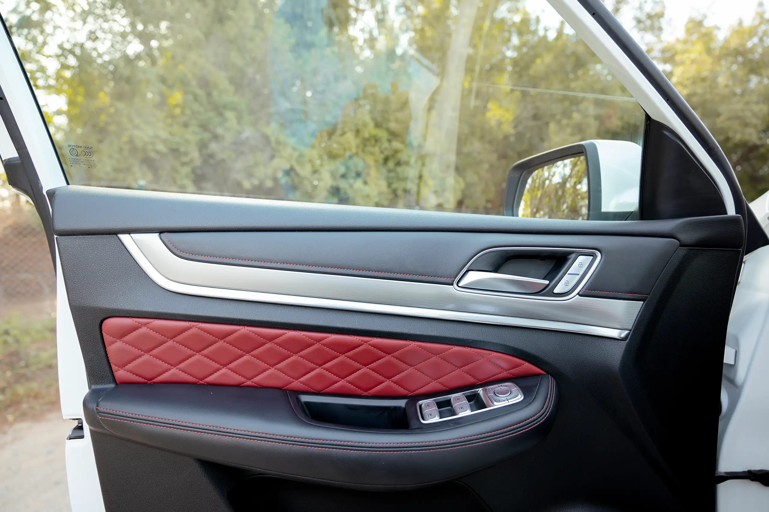 Used 2022 MG RX8 Luxury in White – Driver Door Panel Full View for Sale at First Choice Cars Dubai Sharjah