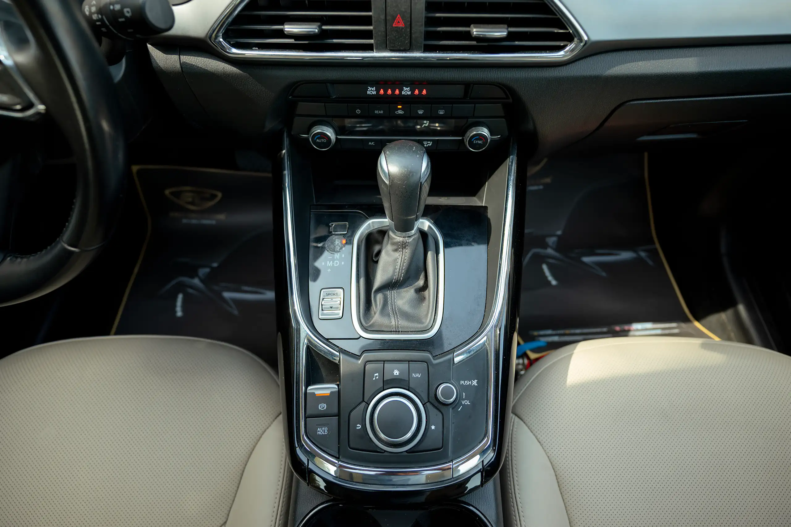 Used 2023 Mazda CX-9 GT in Blue – Center Console & Gear Shifter for Sale at First Choice Cars Dubai Sharjah