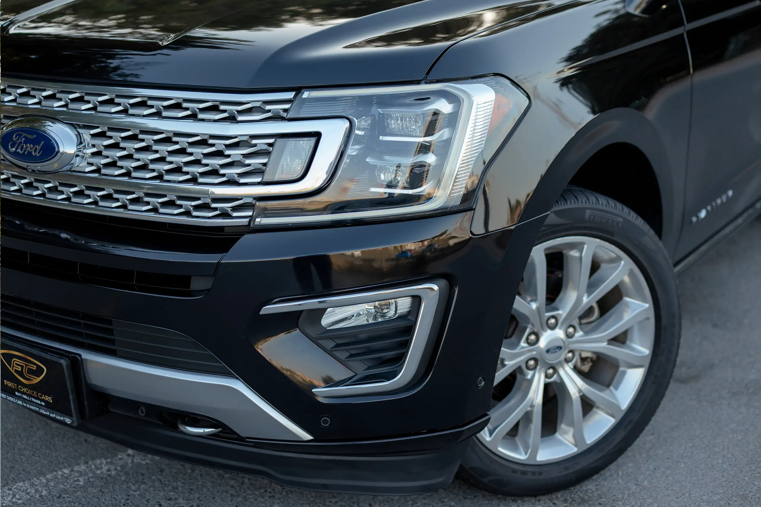 Used 2019 Ford Expedition Platinum in Black – Headlight Close-up for Sale at First Choice Cars Dubai Sharjah