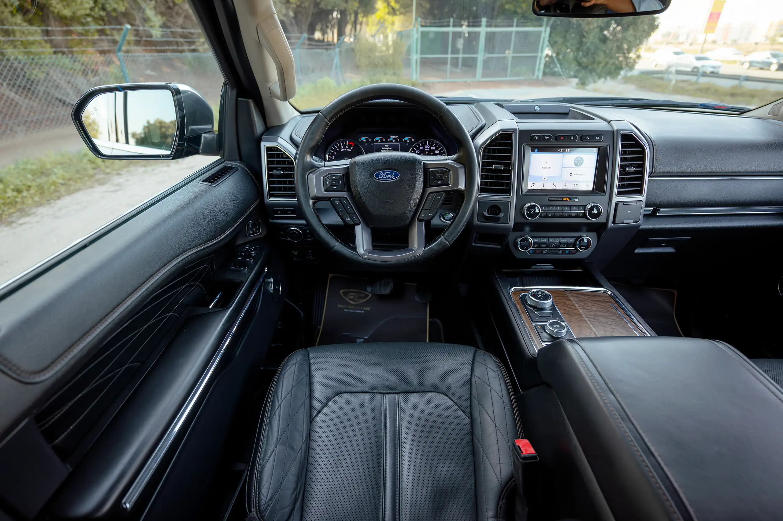 Used 2019 Ford Expedition Platinum in Black – Steering Wheel & Instrument Cluster for Sale at First Choice Cars Dubai Sharjah
