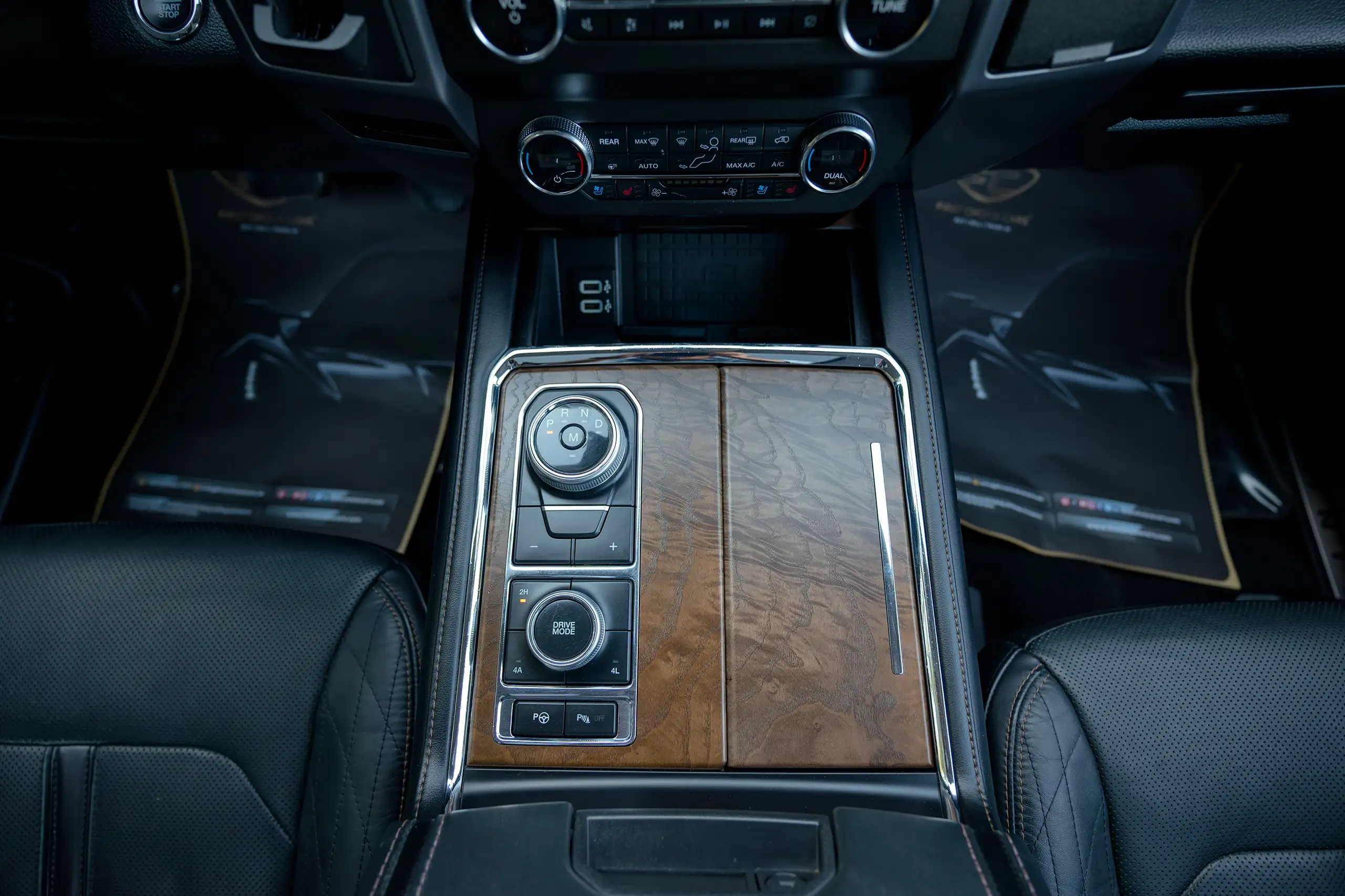 Used 2019 Ford Expedition Platinum in Black – Center Console & Gear Shifter for Sale at First Choice Cars Dubai Sharjah