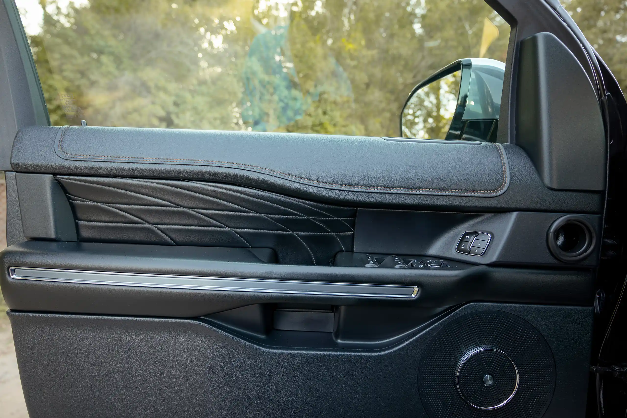 Used 2019 Ford Expedition Platinum in Black – Driver Door Panel Full View for Sale at First Choice Cars Dubai Sharjah