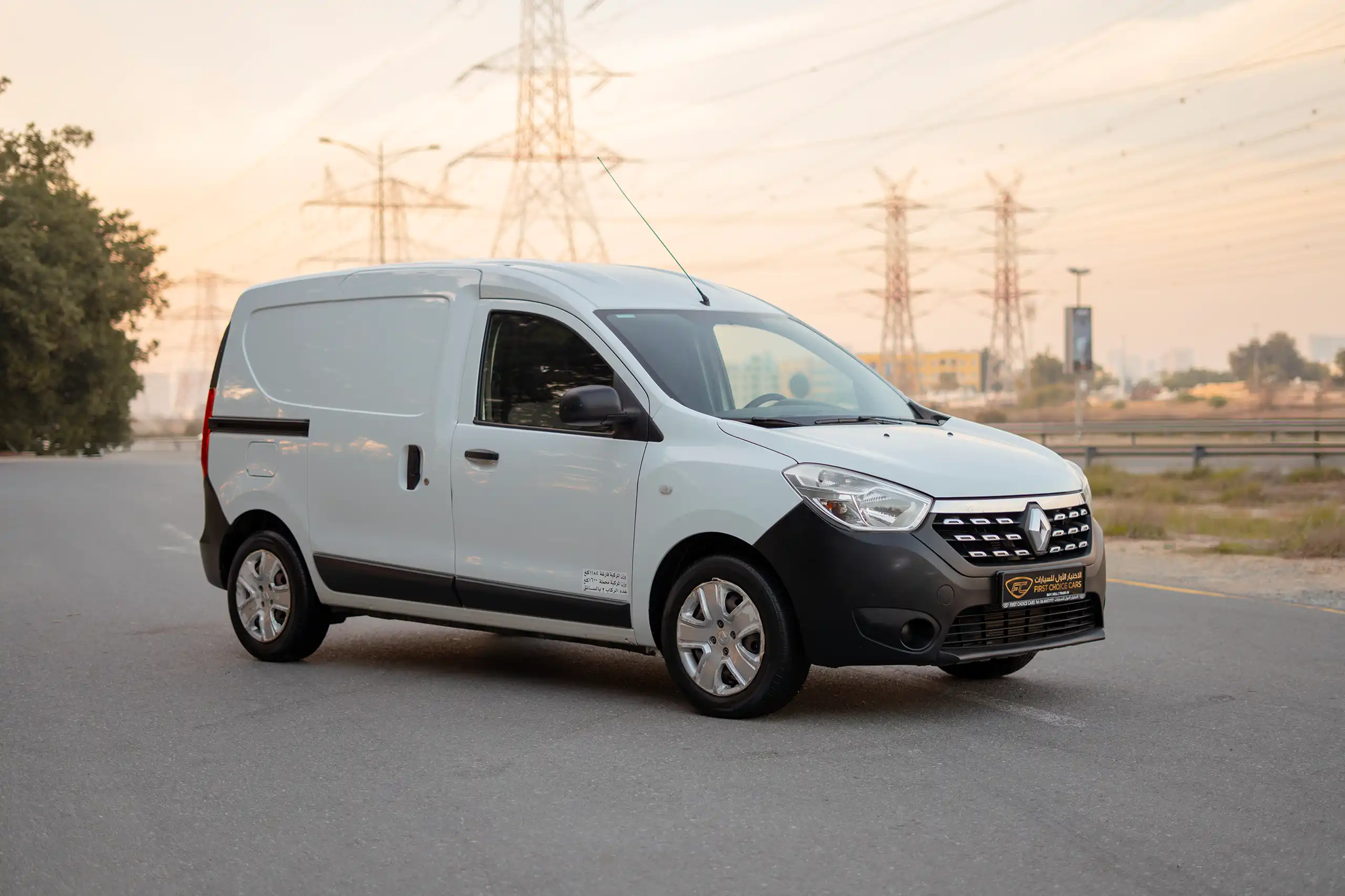 Used 2022 Renault Dokker Van in White – Right Front Diagonal (45°) View for Sale at First Choice Cars Dubai Sharjah