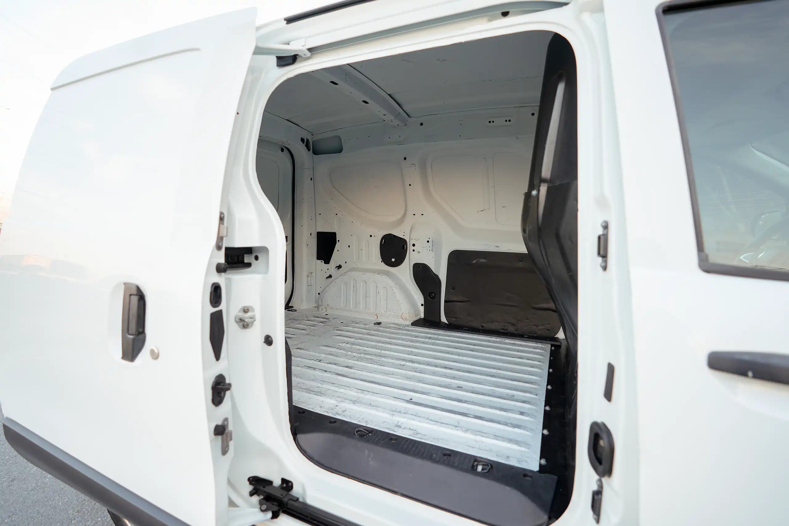 Used 2022 Renault Dokker Van in White – Delivery Box Right Side Interior View for Sale at First Choice Cars Dubai Sharjah