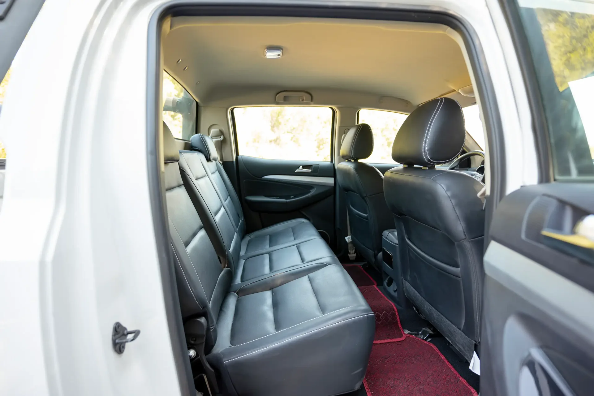 Used 2024 Dongfeng RICH 6 Double Cabin in White – Rear Passenger Side Cabin View for Sale at First Choice Cars Dubai Sharjah