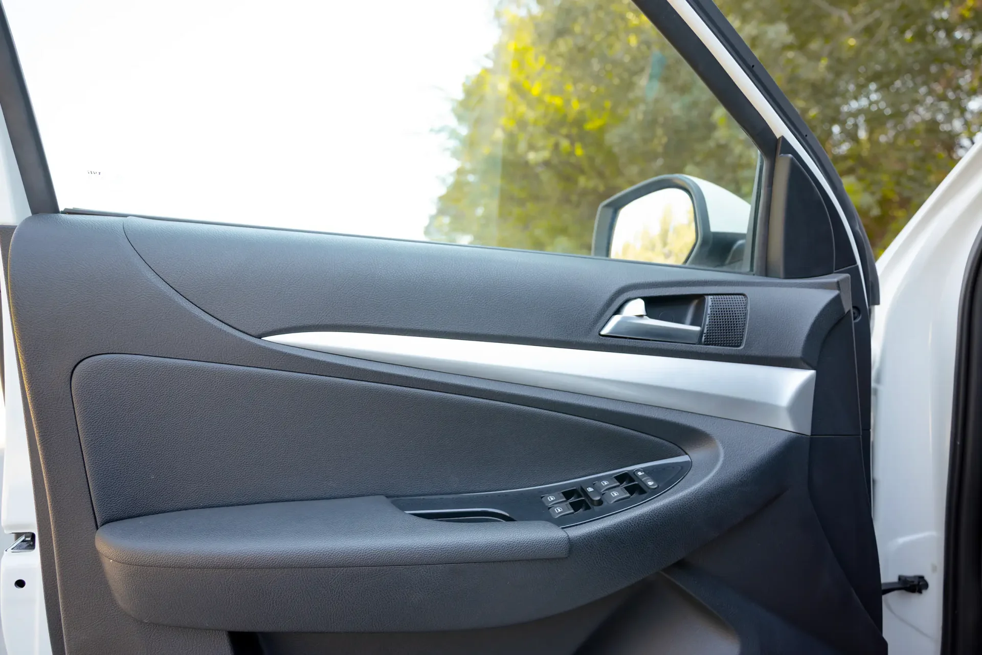 Used 2024 Dongfeng RICH 6 Double Cabin in White – Driver Door Panel Full View for Sale at First Choice Cars Dubai Sharjah