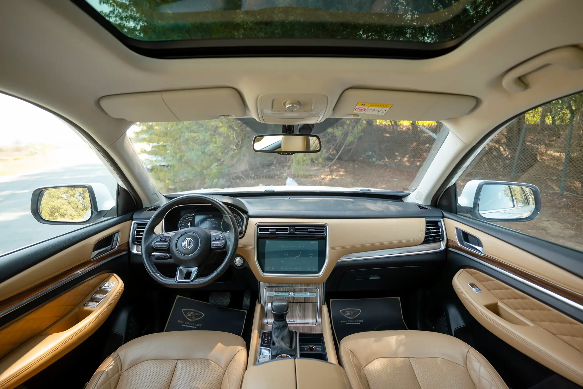 Used 2021 MG RX8 Luxury in White – Front Cabin / Dashboard Full View for Sale at First Choice Cars Dubai Sharjah