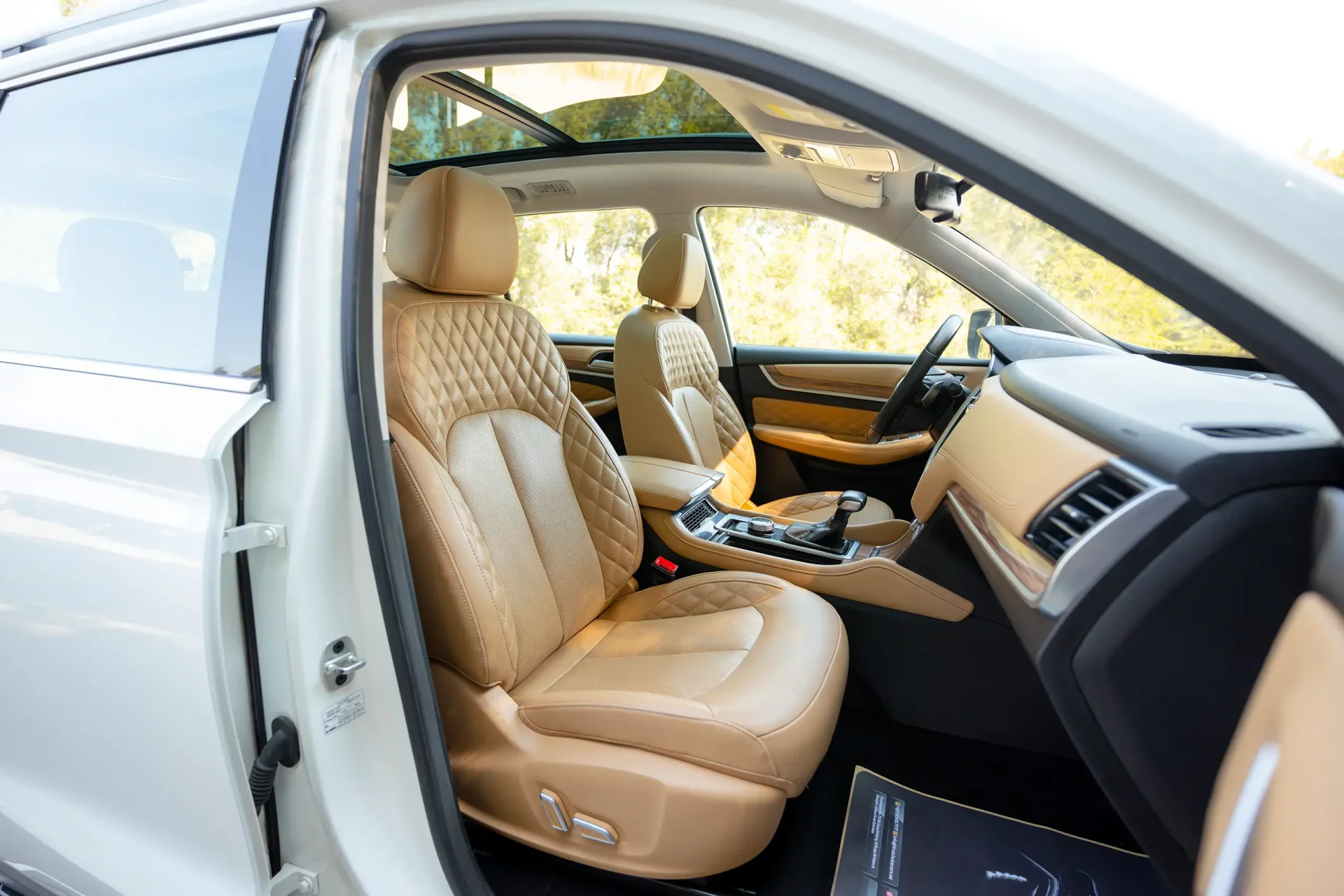 Used 2021 MG RX8 Luxury in White – Front Passenger Side Cabin View for Sale at First Choice Cars Dubai Sharjah