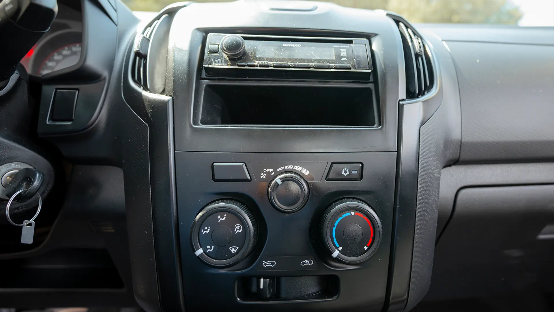 Used 2024 Isuzu D-MAX Single Cabin in White – Infotainment / Touchscreen System for Sale at First Choice Cars Dubai Sharjah