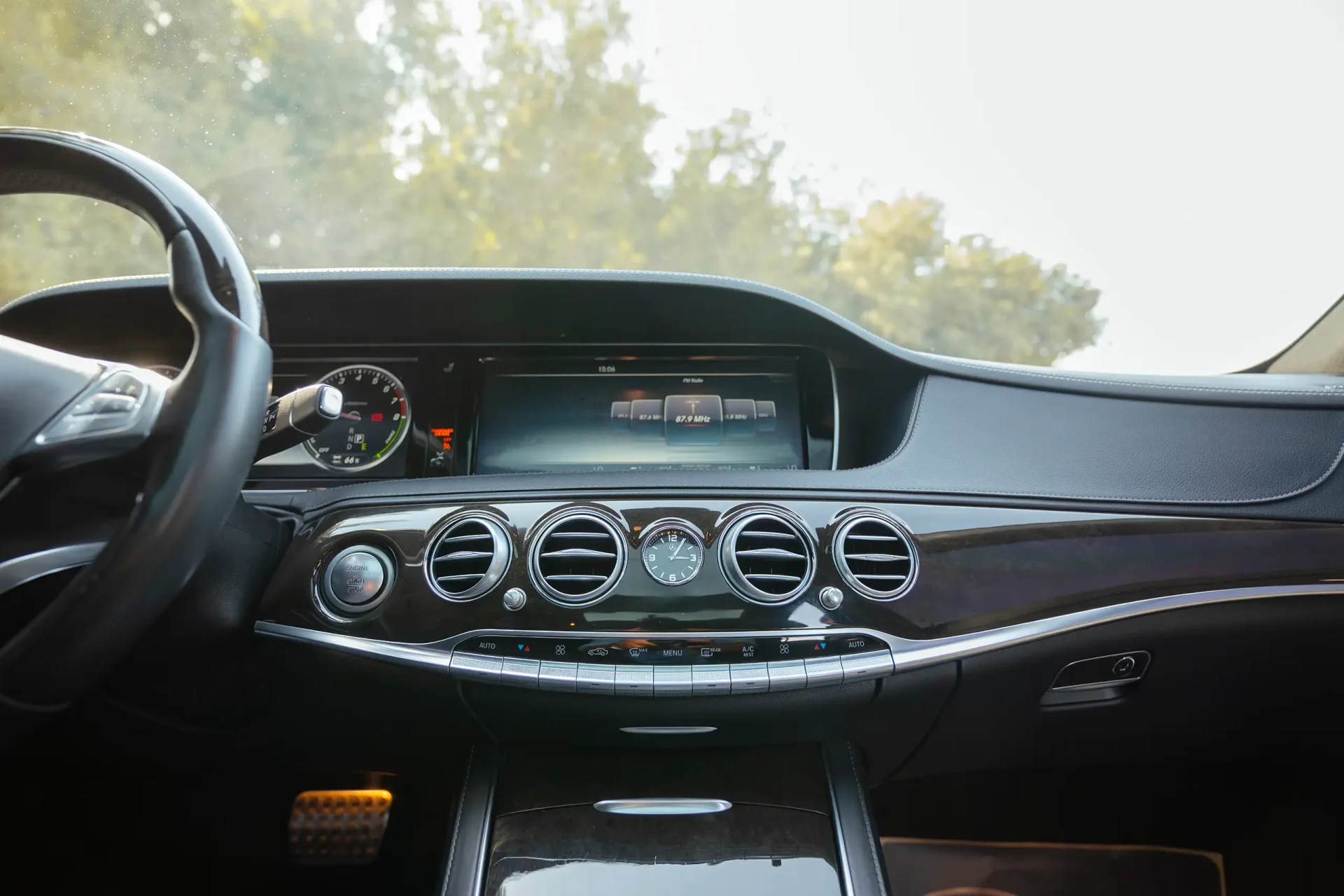 Used 2017 Mercedes Benz S CLASS S 400 in Black – Infotainment / Touchscreen System for Sale at First Choice Cars Dubai Sharjah