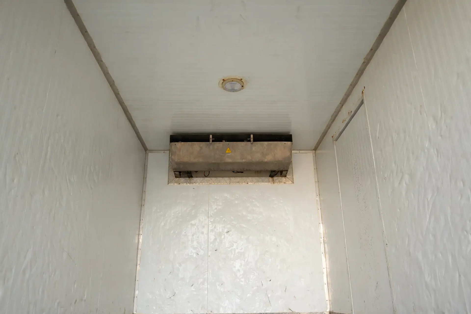 Used 2016 Mitsubishi Canter Freezer Box in White – Chiller Cooling Unit View for Sale at First Choice Cars Dubai Sharjah