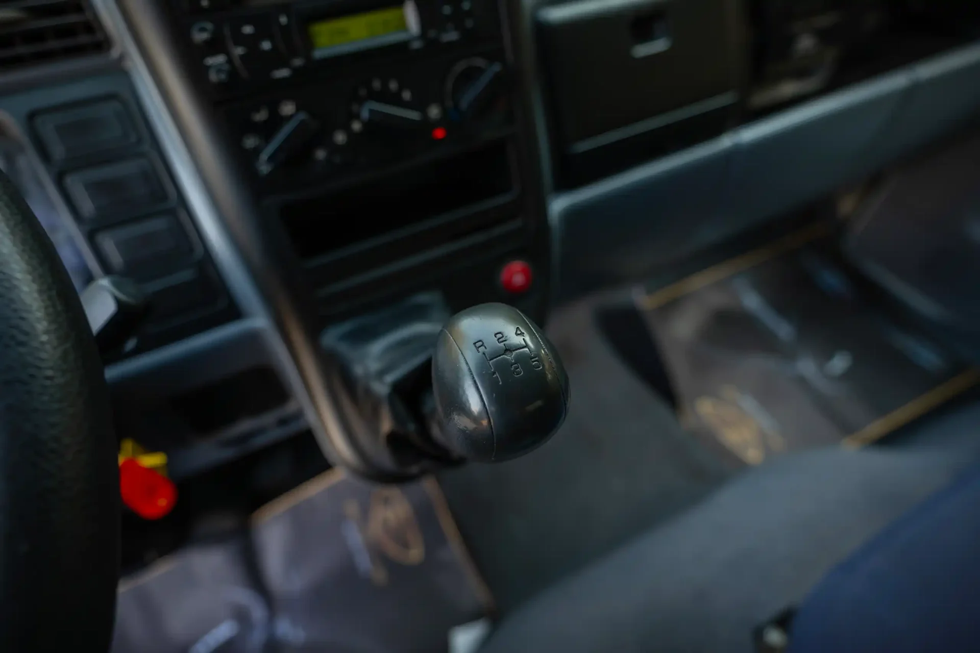 Used 2016 Mitsubishi Canter Freezer Box in White – Center Console & Gear Shifter for Sale at First Choice Cars Dubai Sharjah