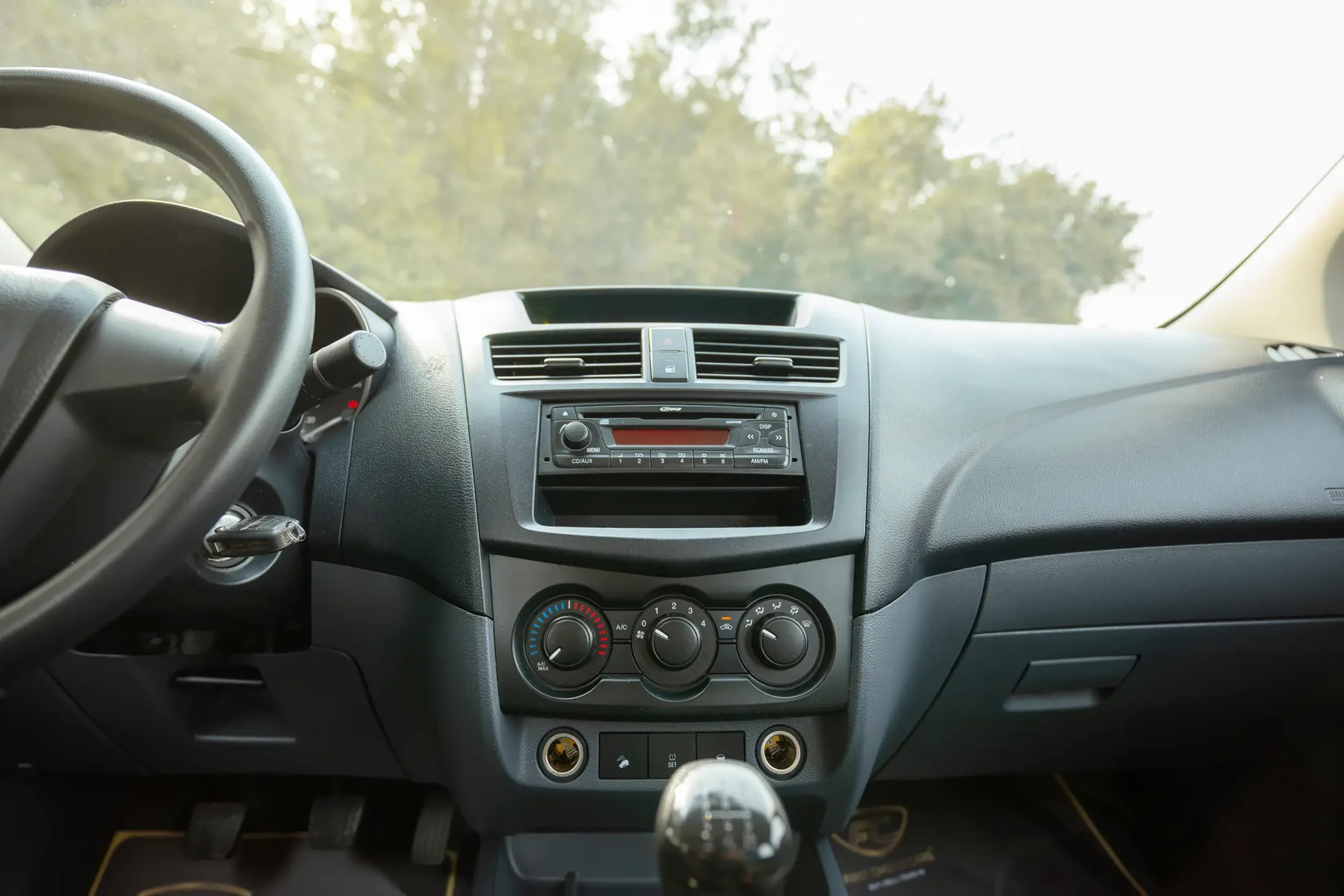 Used 2020 Mazda BT-50 XS in White – Infotainment / Touchscreen System for Sale at First Choice Cars Dubai Sharjah