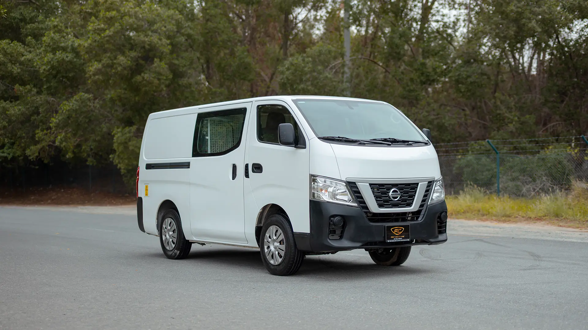 Used 2022 Nissan Urvan Standard Roof in White – Right Front Diagonal (45°) View for Sale at First Choice Cars Dubai Sharjah