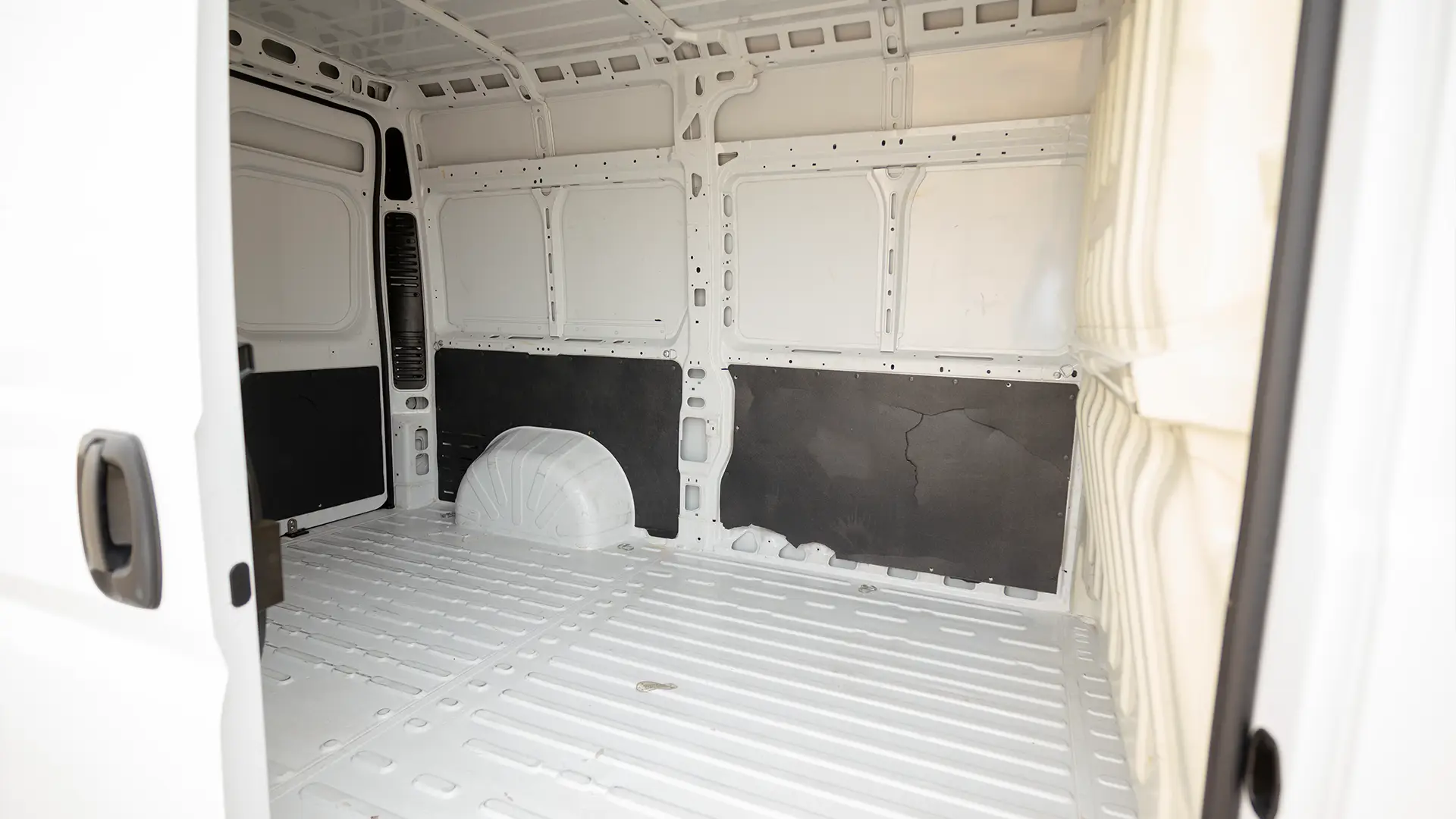 Used 2023 Peugeot Boxer L2h2 in White – Chiller Box Right Side Interior View for Sale at First Choice Cars Dubai Sharjah