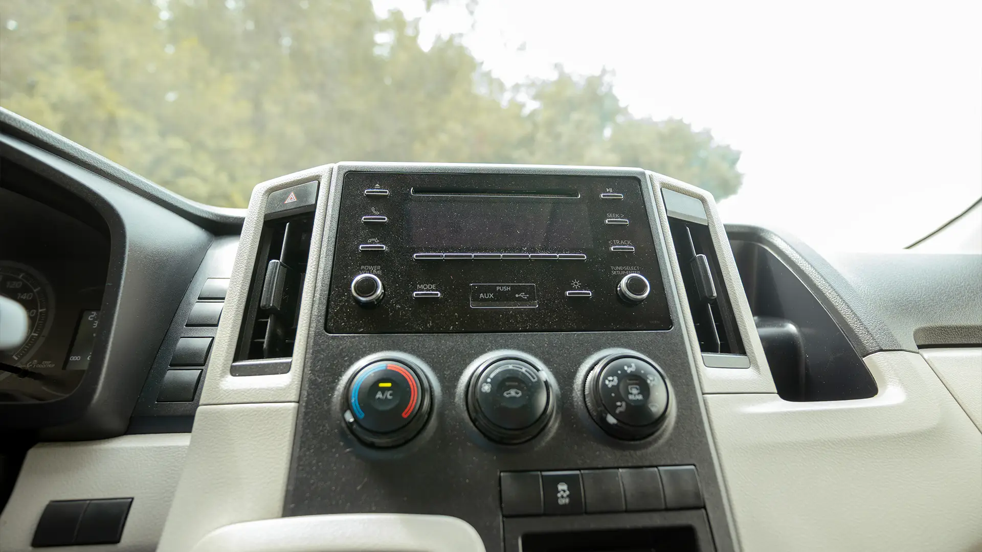 Used 2020 Toyota Hiace GLX High Roof in White – Infotainment / Touchscreen System for Sale at First Choice Cars Dubai Sharjah