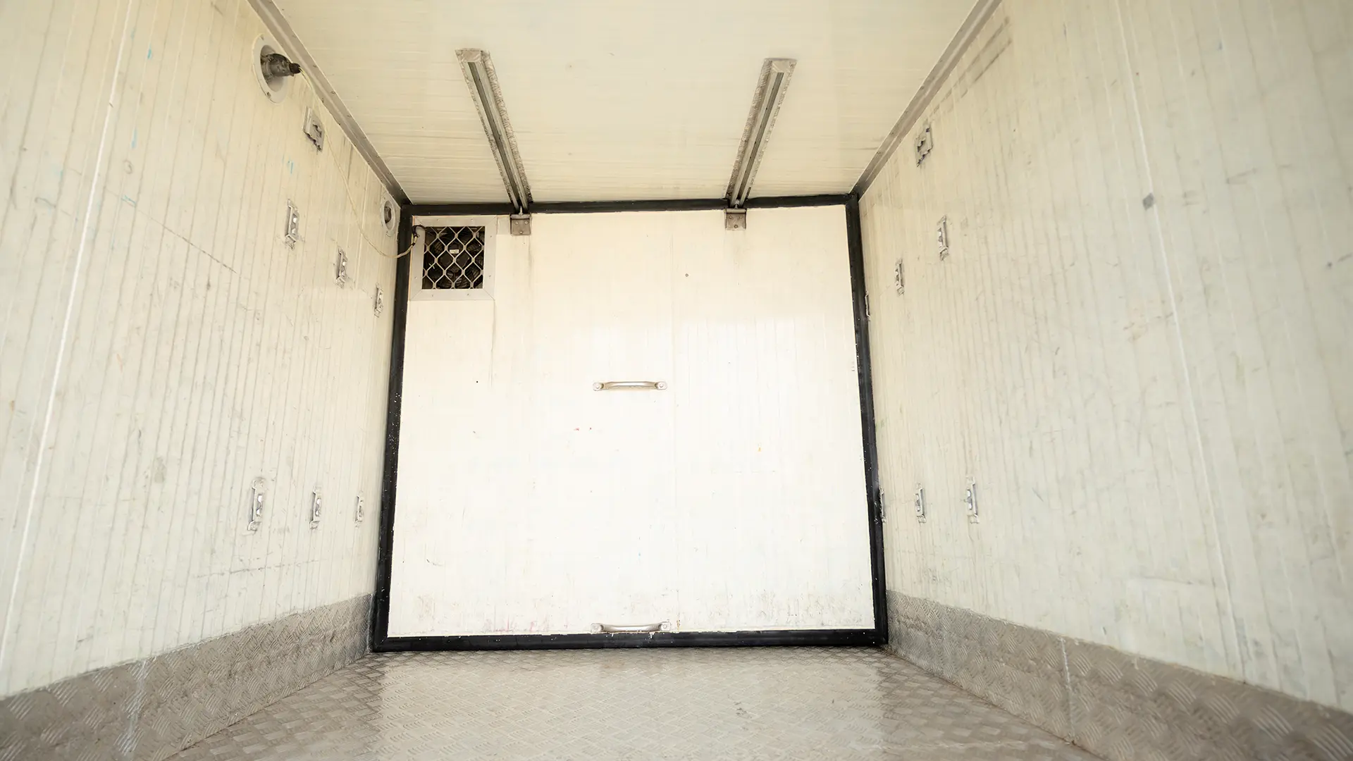 Used 2020 Mitsubishi Canter Chiller Box in White – Chiller Box Rear Opening View for Sale at First Choice Cars Dubai Sharjah