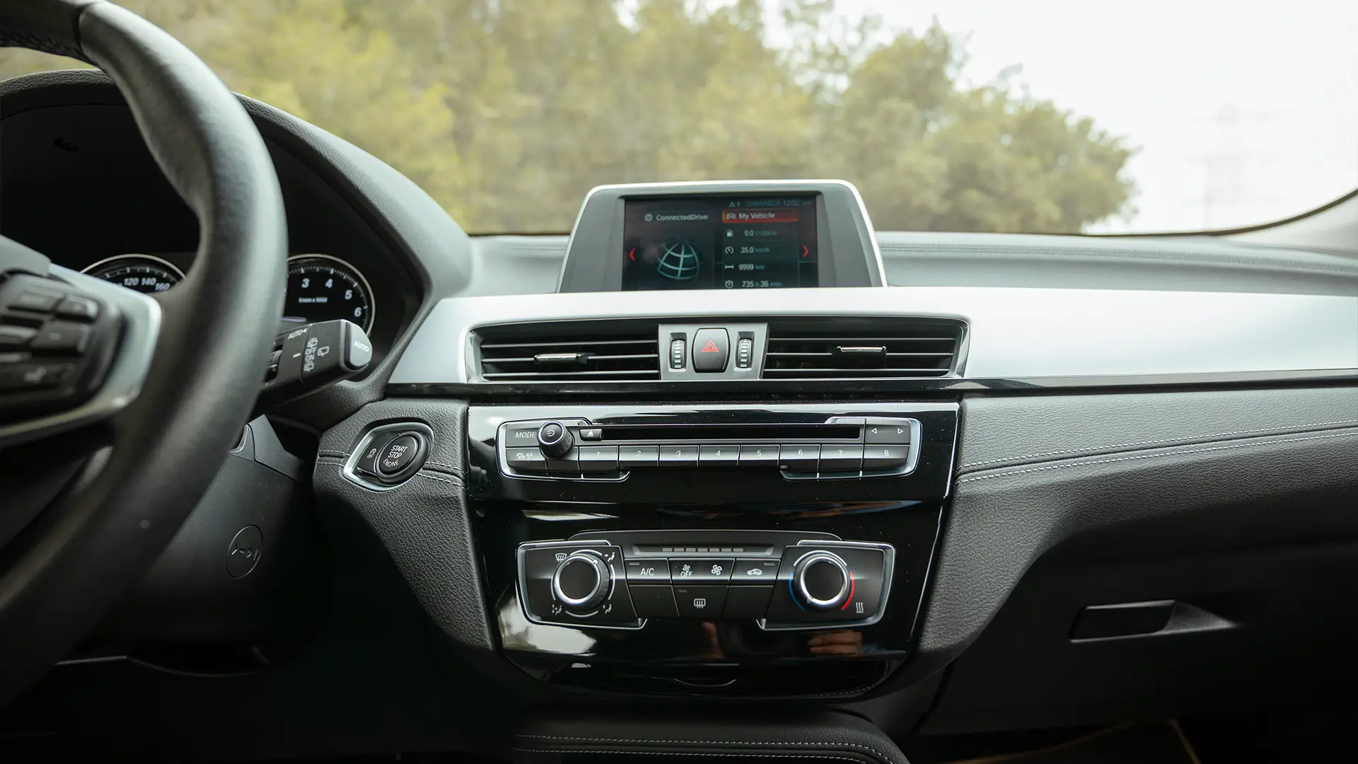 Used 2020 BMW X2 S-Drive 20i in White – Infotainment / Touchscreen System for Sale at First Choice Cars Dubai Sharjah