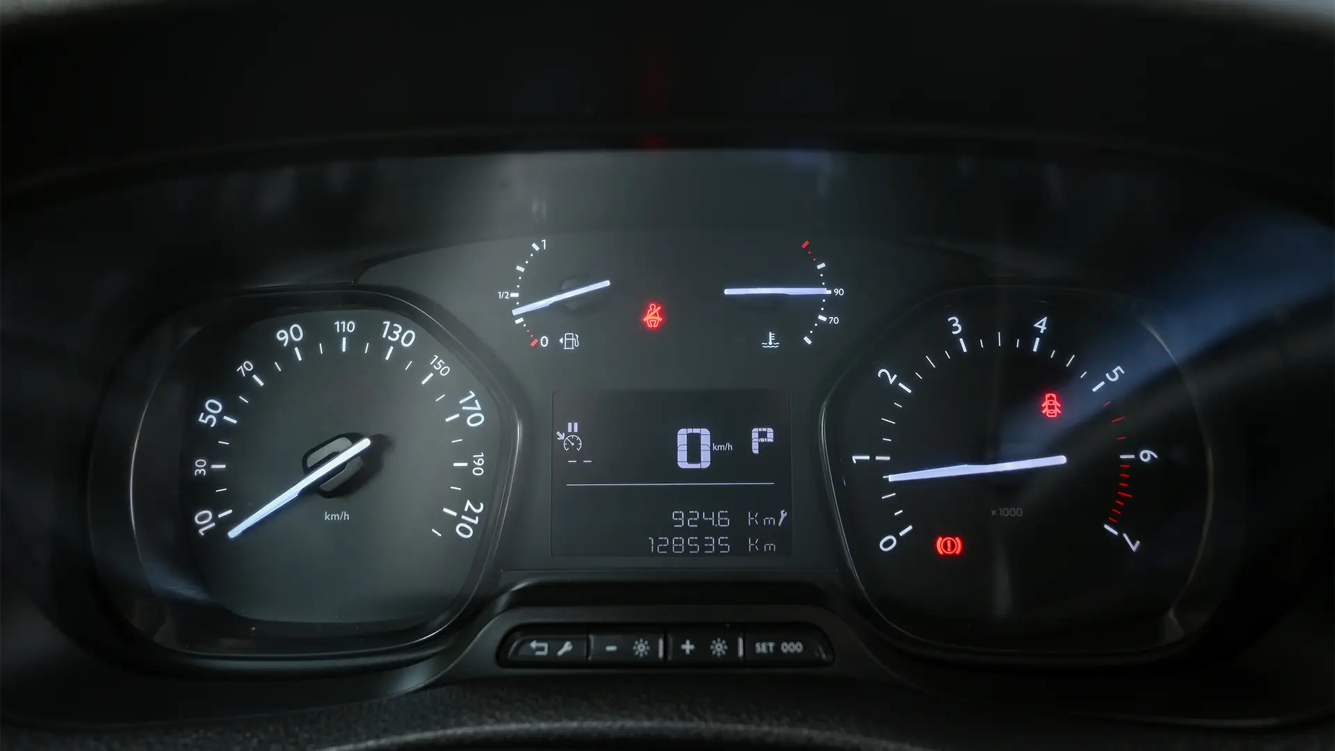 Used 2022 Peugeot Expert L3 in White – Odometer / Mileage Reading View for Sale at First Choice Cars Dubai Sharjah