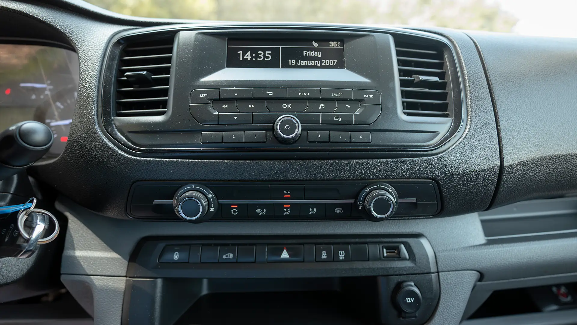 Used 2022 Peugeot Expert L3 in White – Infotainment / Touchscreen System for Sale at First Choice Cars Dubai Sharjah
