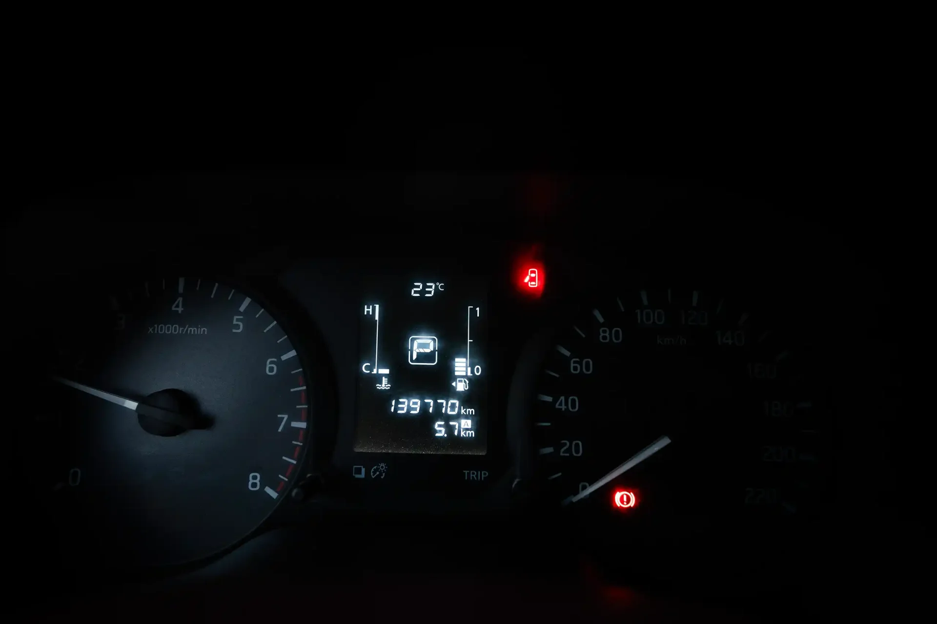 Used 2022 Nissan Navara SE in White – Odometer / Mileage Reading View for Sale at First Choice Cars Dubai Sharjah