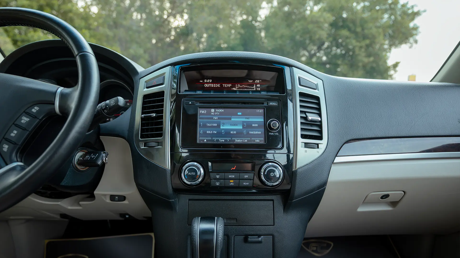 Used 2022 Mitsubishi Pajero GLS Midline in Grey – Infotainment / Touchscreen System