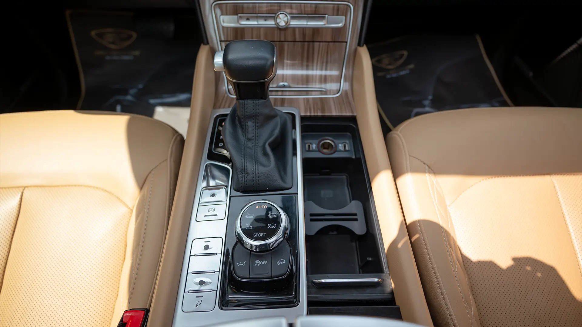 Used 2021 MG RX8 Luxury in Brown – Center Console & Gear Shifter for Sale at First Choice Cars Dubai Sharjah