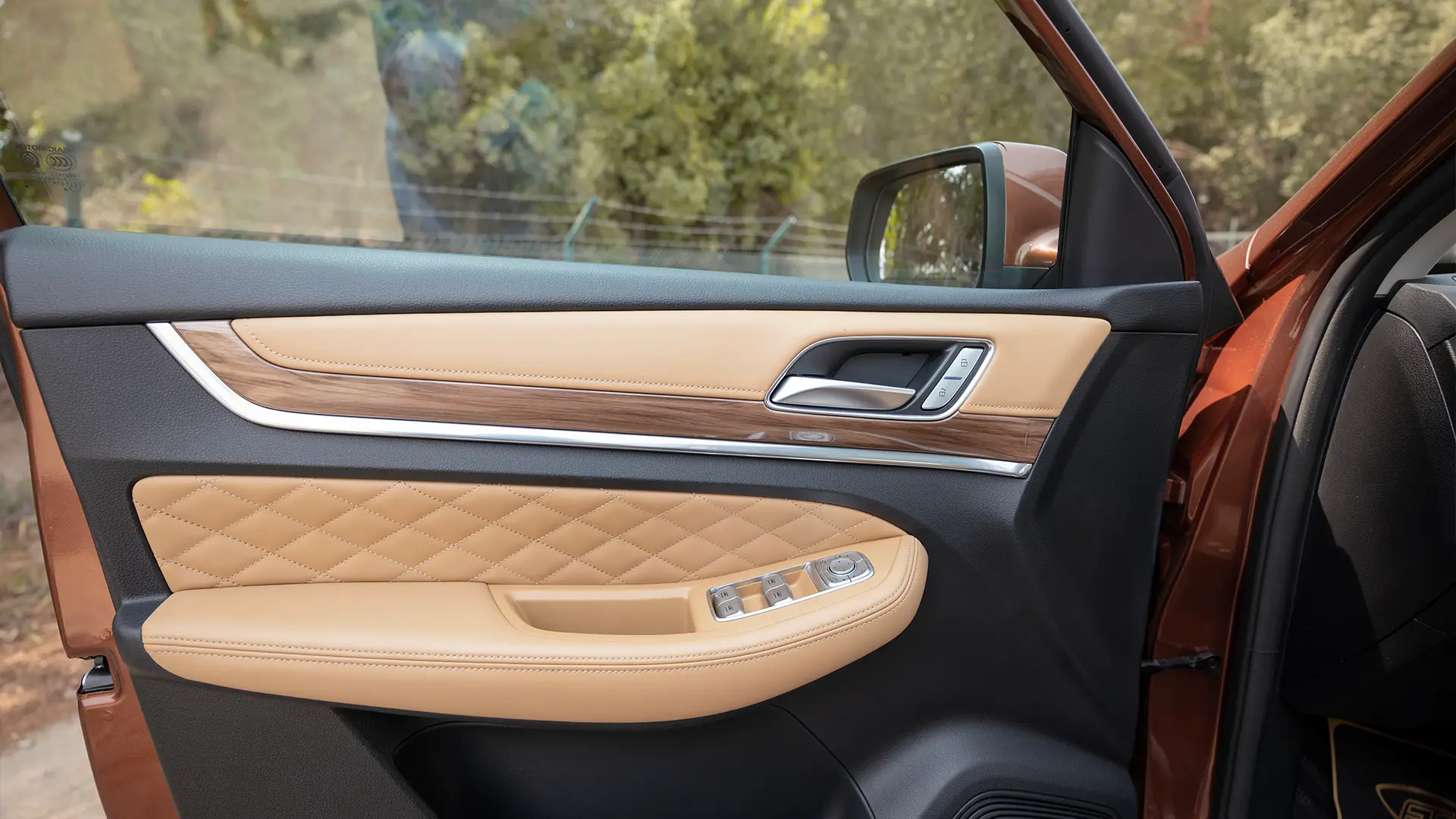Used 2021 MG RX8 Luxury in Brown – Driver Door Panel Full View for Sale at First Choice Cars Dubai Sharjah