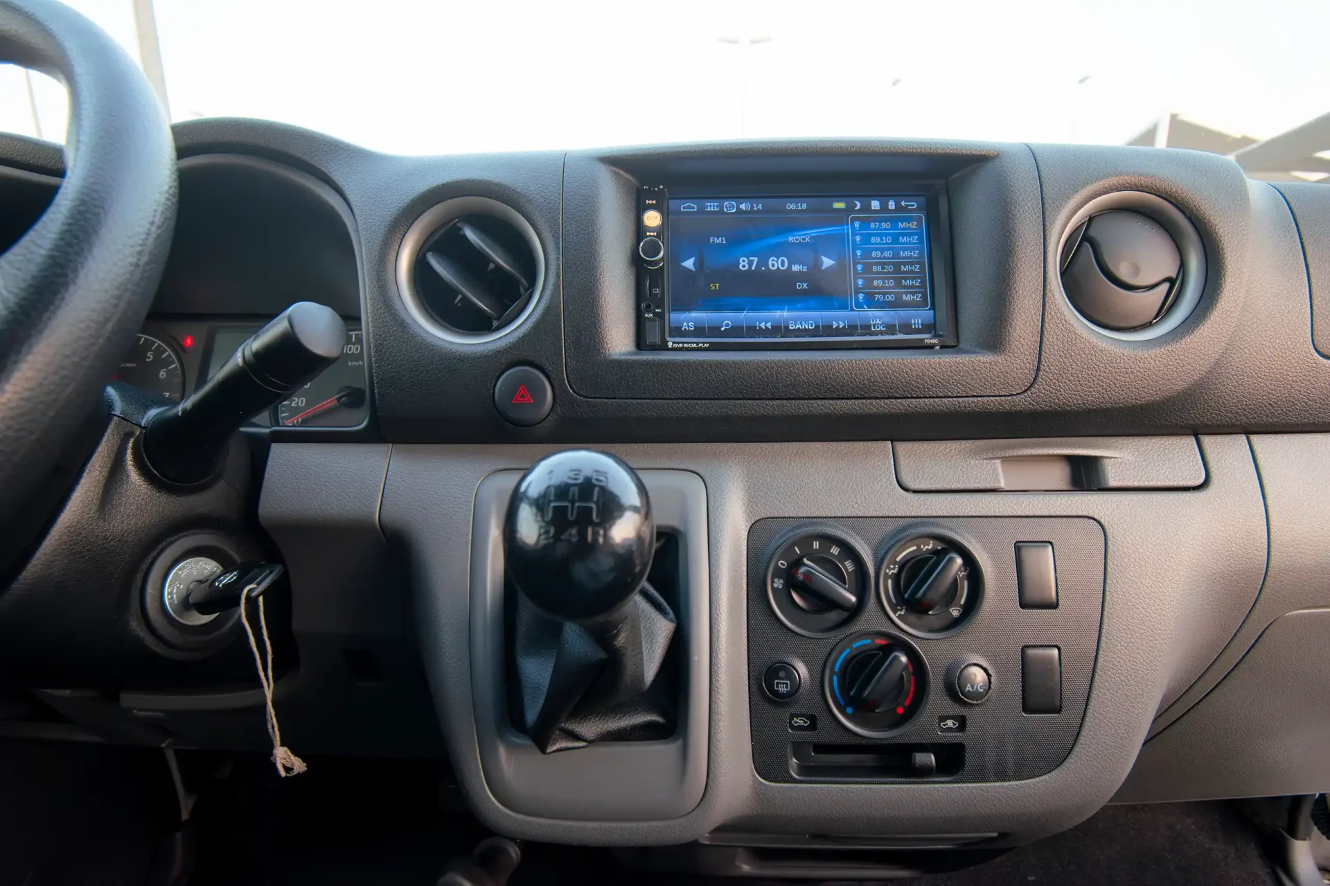 Used 2022 Nissan Urvan Standard Roof in White – Infotainment / Touchscreen System for Sale at First Choice Cars Dubai Sharjah