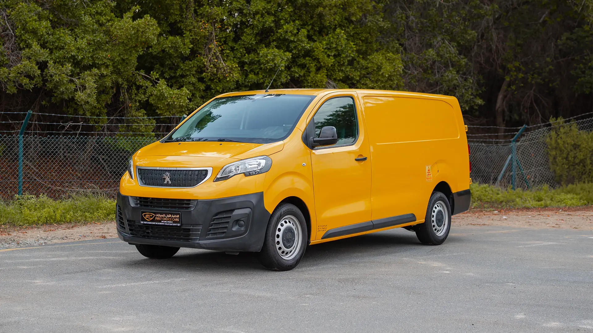 Used 2022 Peugeot Expert L3 in Yellow – Left Front Diagonal (45°) View for Sale at First Choice Cars Dubai Sharjah