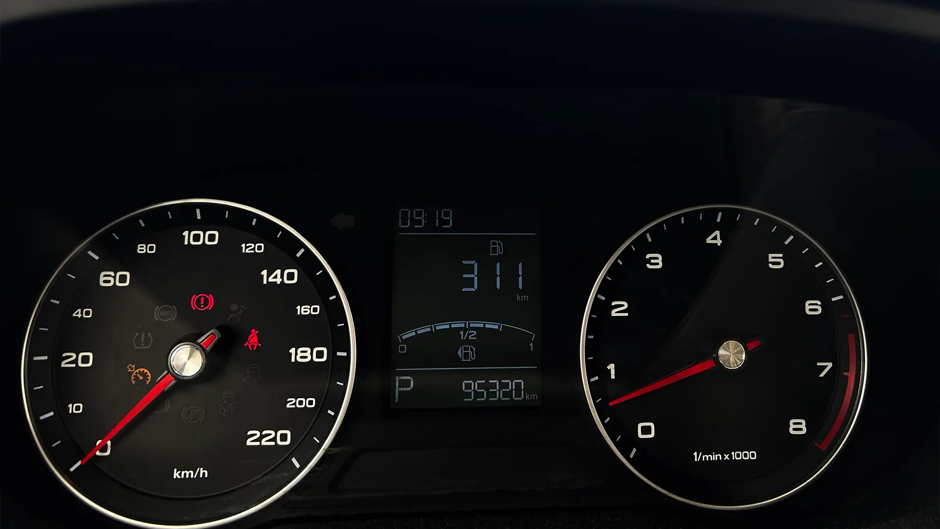 Used 2022 MG 5 Comfort in Silver – Odometer / Mileage Reading View for Sale at First Choice Cars Dubai Sharjah
