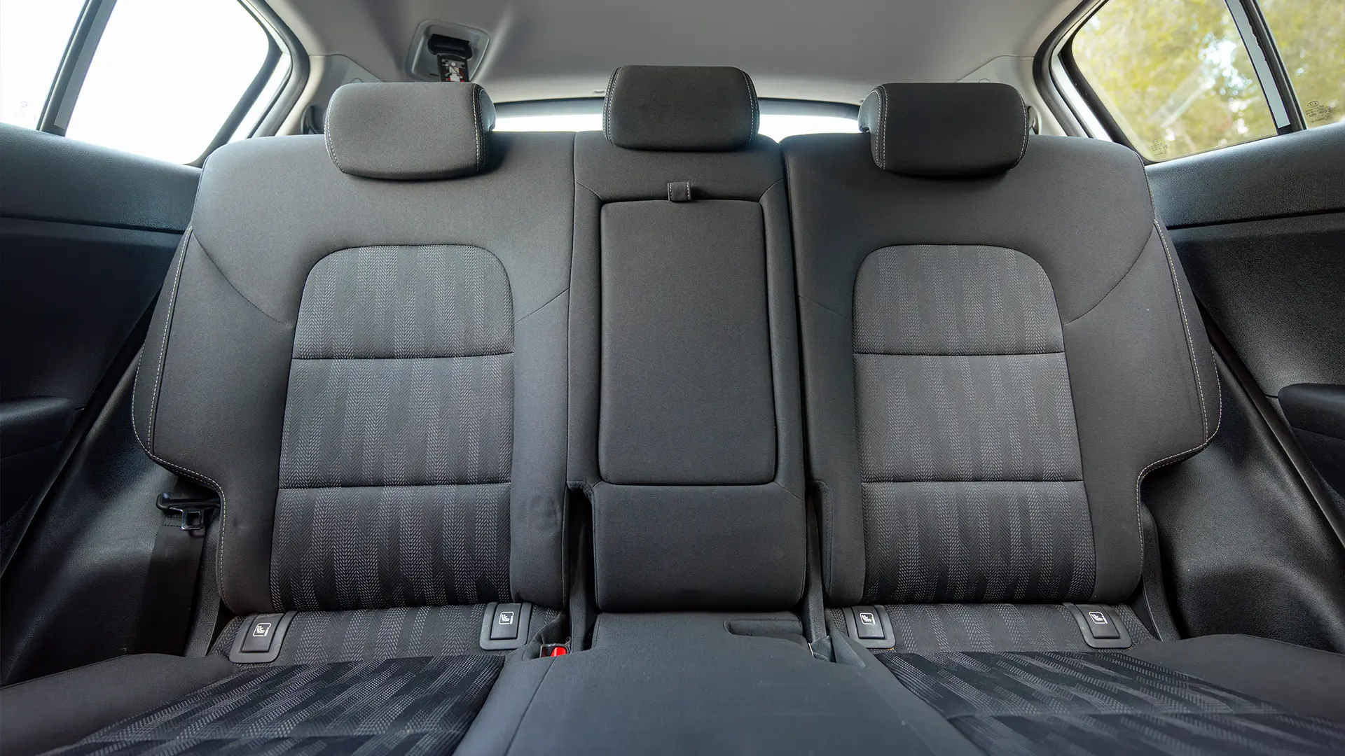 Used 2020 Kia Sportage LX in White – Rear Seat View for Sale at First Choice Cars Dubai Sharjah
