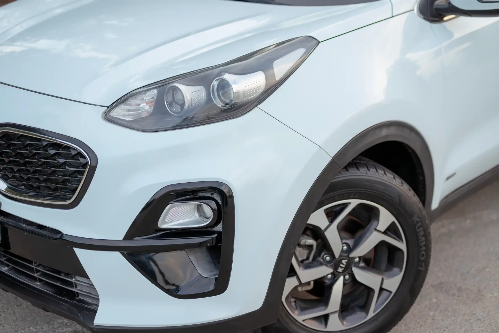 Used 2019 Kia Sportage LX in White – Headlight Close-up for Sale at First Choice Cars Dubai Sharjah
